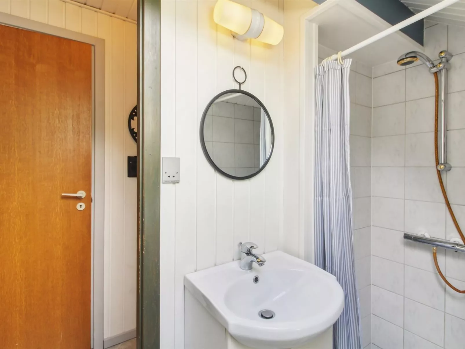 "Ofrath" - 30km from the sea-Inside