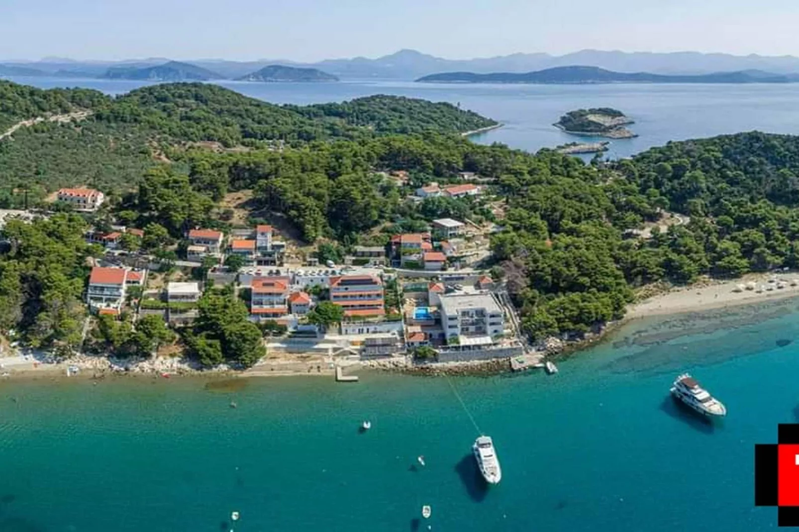 Apartments Franka Saplunara-Triple Room with Terrace and Sea View  No1-Ambiente