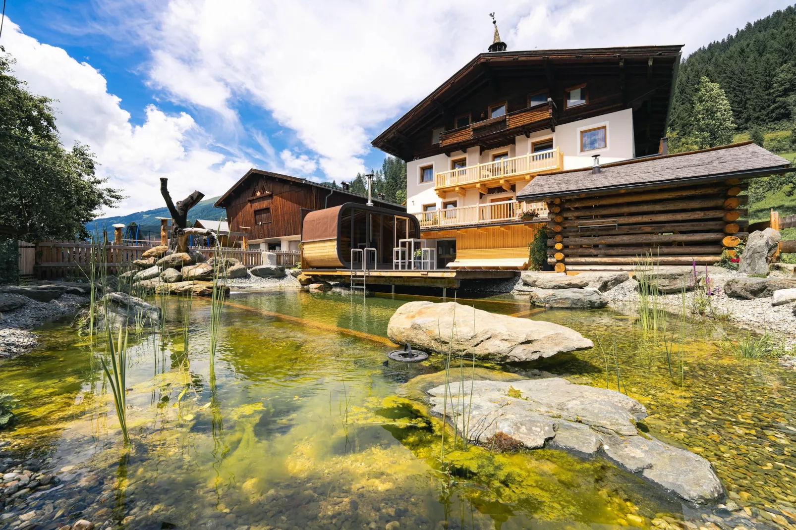 Bauernhaus Guggengut-Exterior in summer