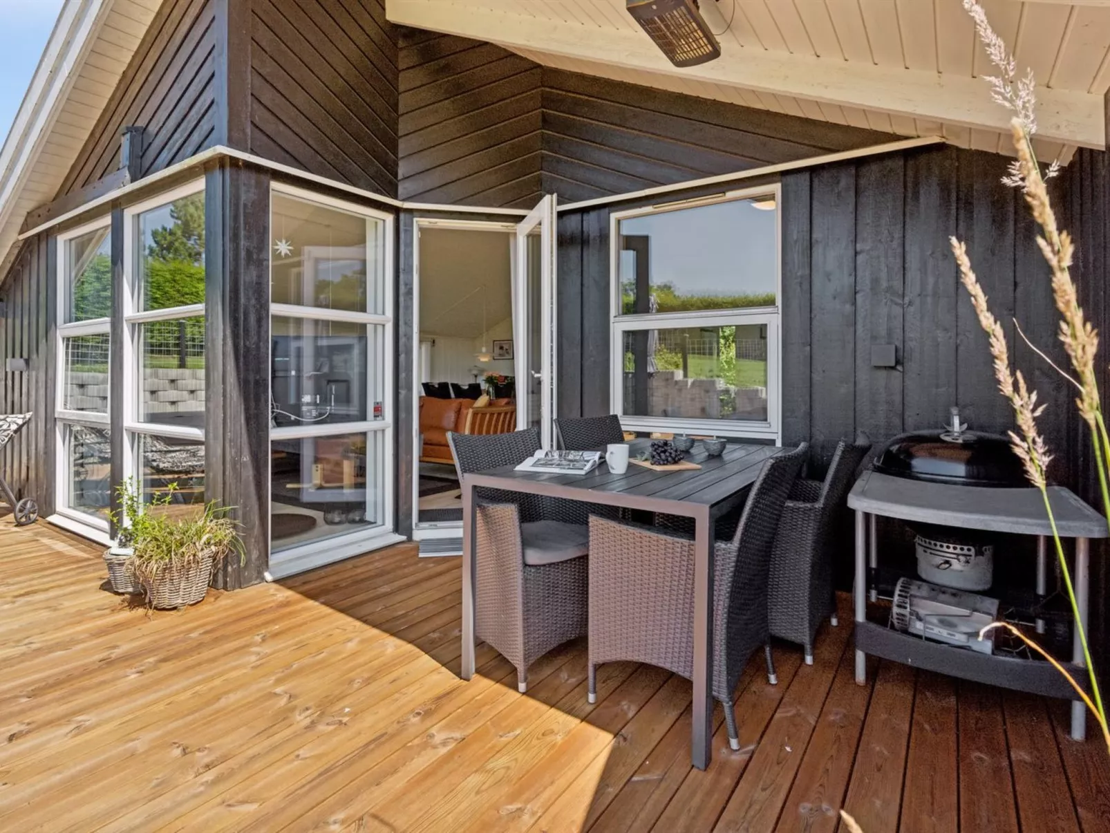 "Enida" - 350m to the fjord-Outside