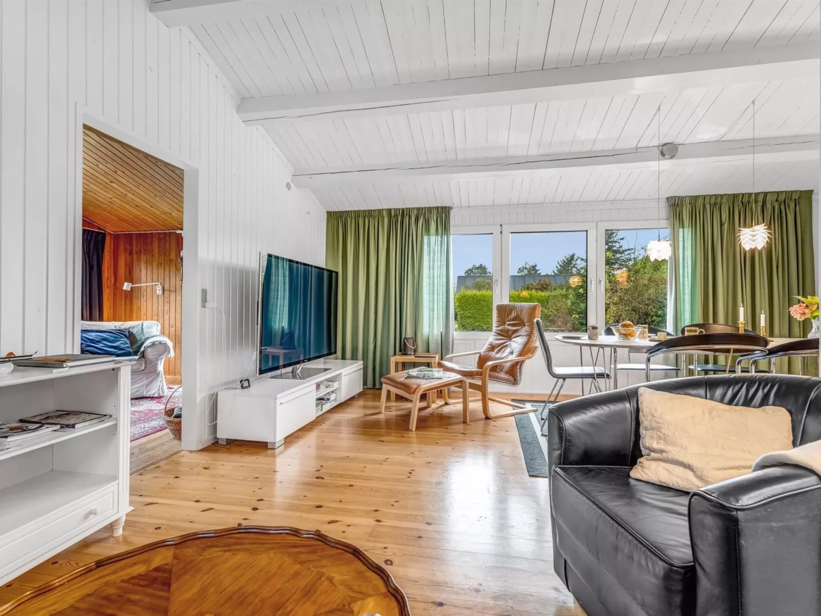 "Aameek" - 100m from the sea-Inside