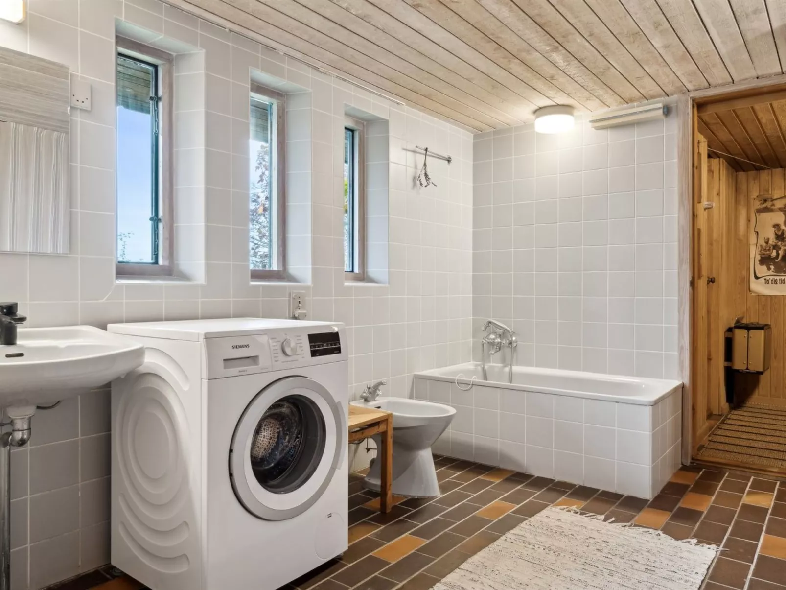 "Adelbert" - 600m to the fjord-Inside