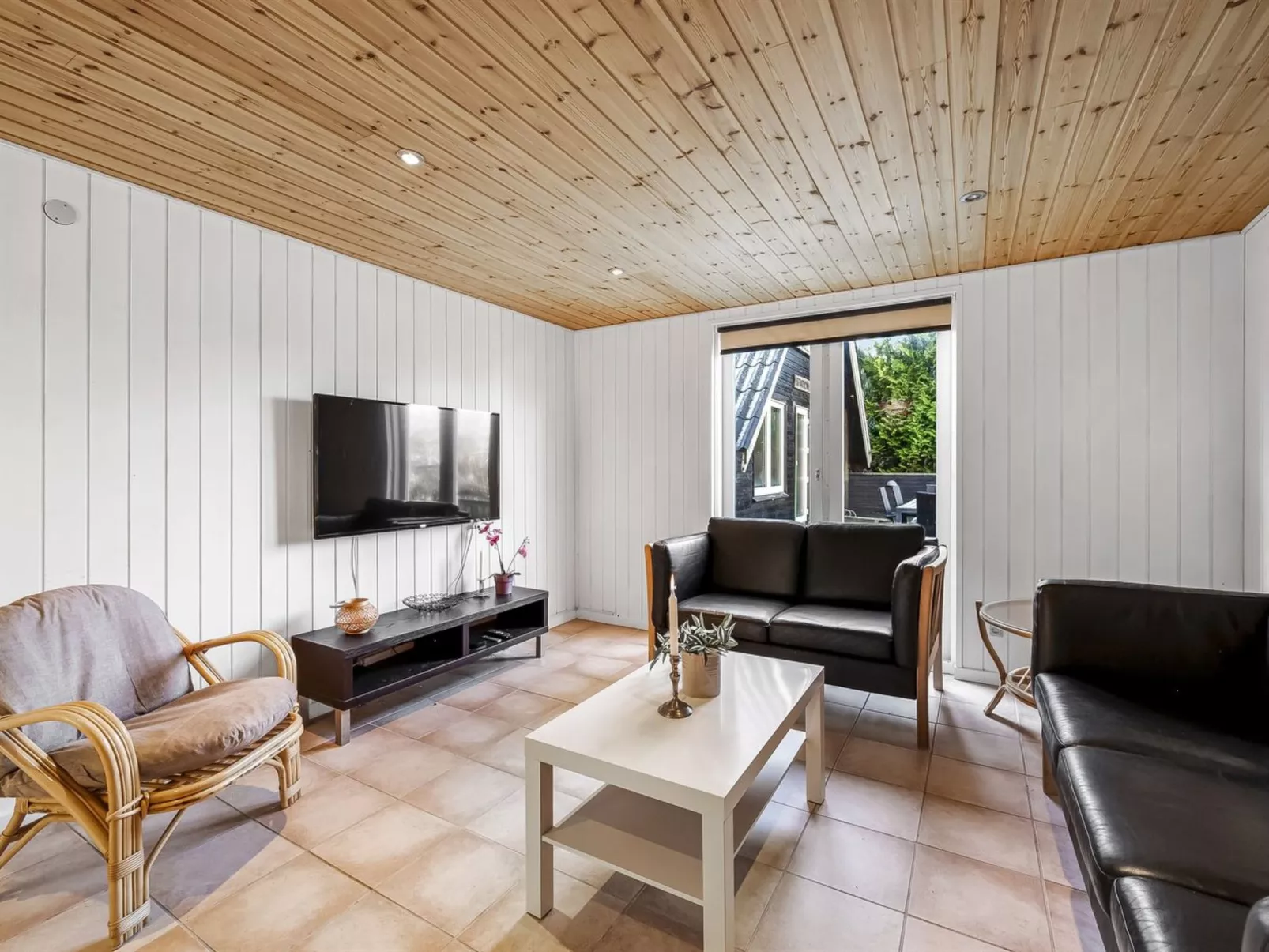 "Sampo" - 150m to the fjord-Drinnen