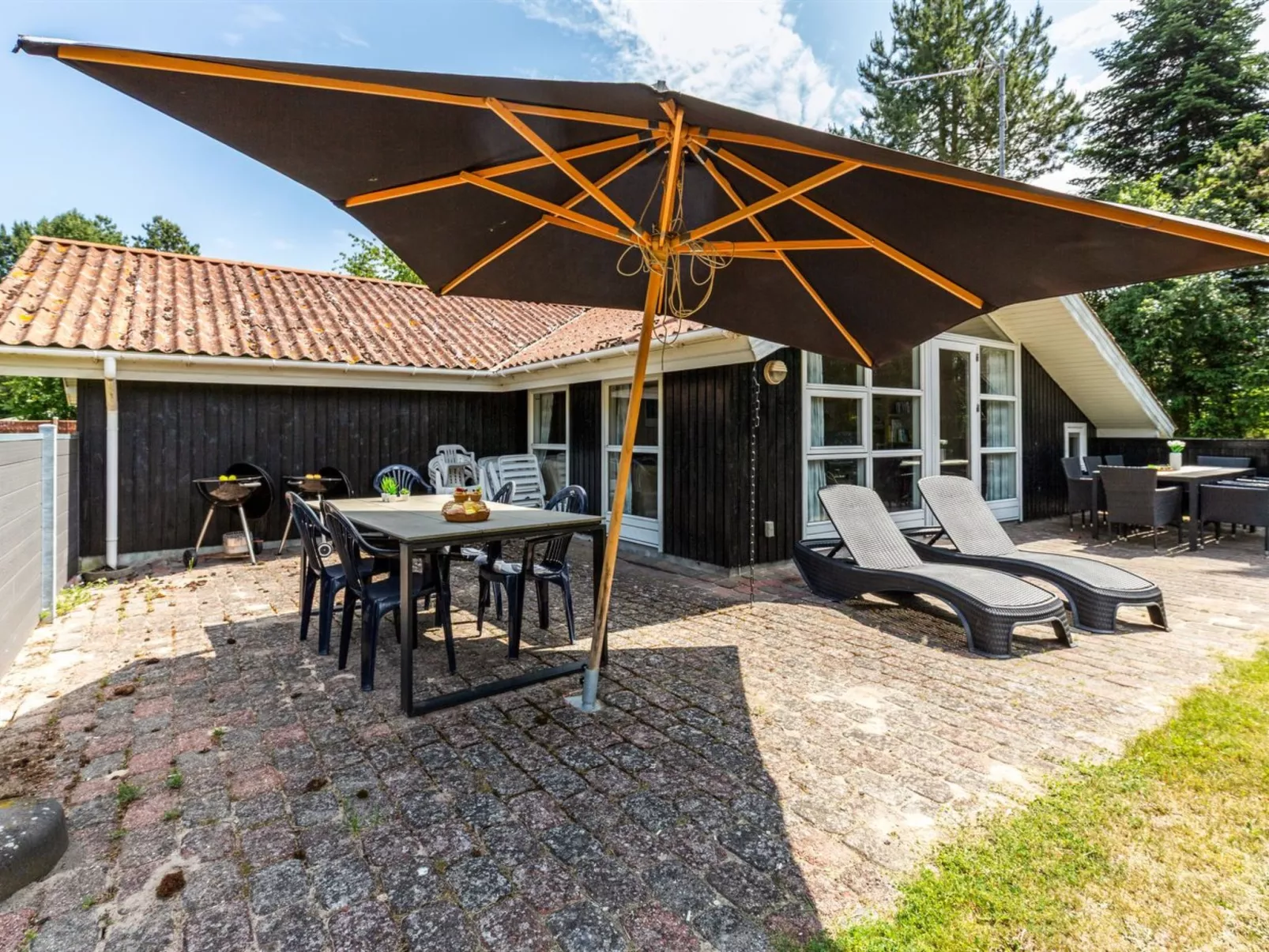 "Ayna" - 50m from the sea-Draußen