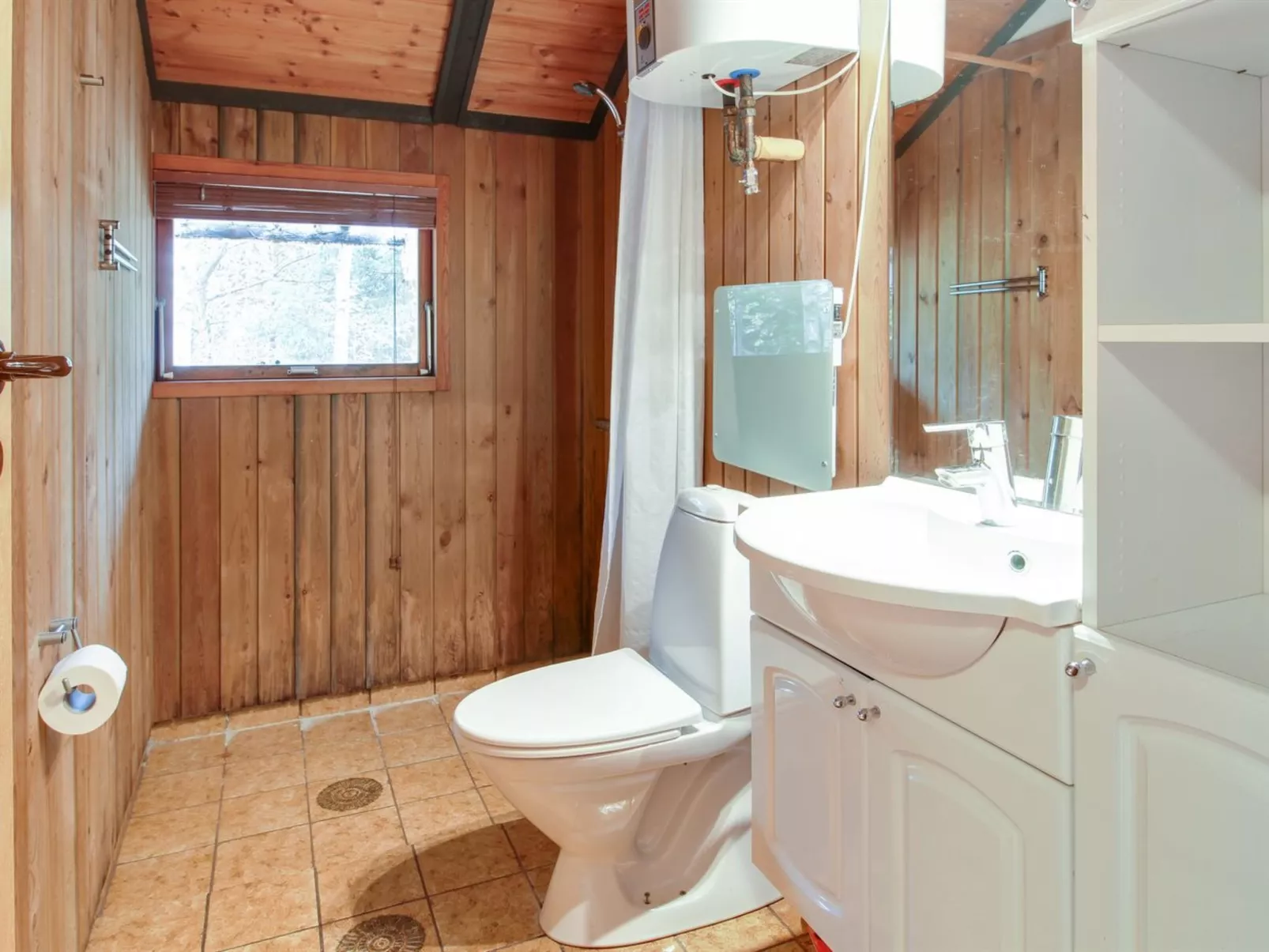 "Anttoni" - 50km from the sea-Dedans