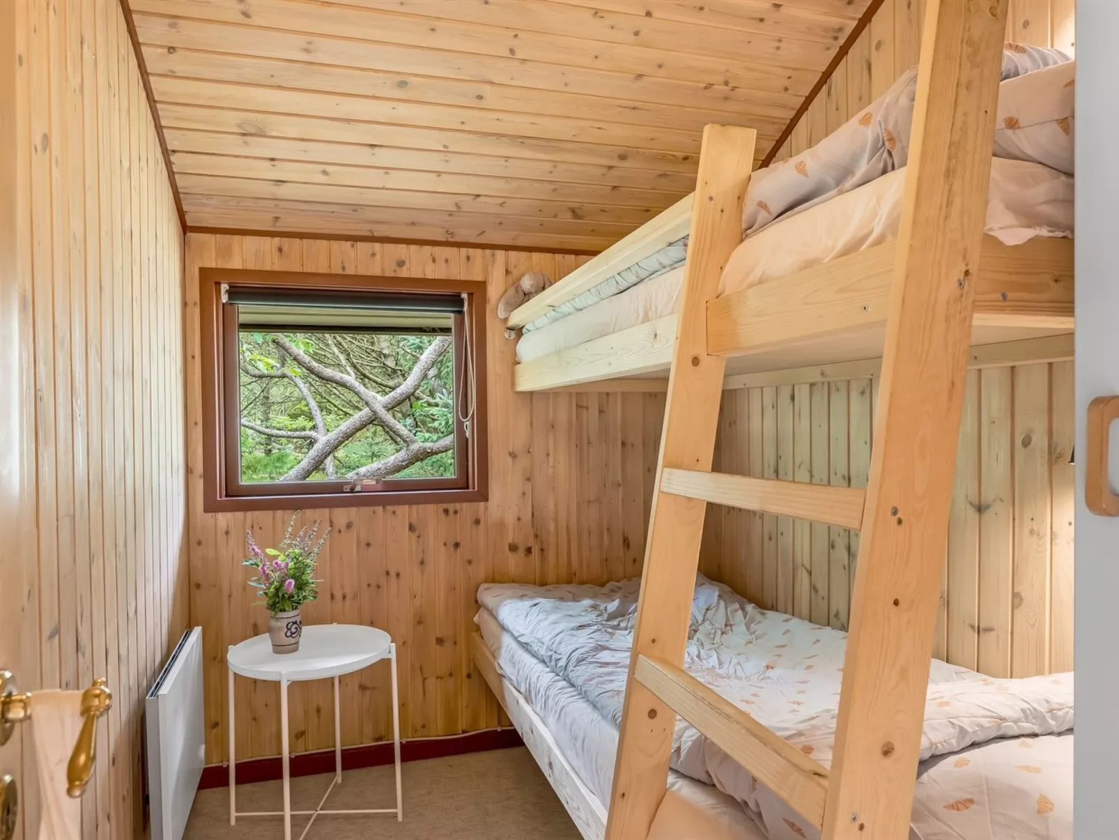 "Regine" - 1.1km to the fjord-Inside