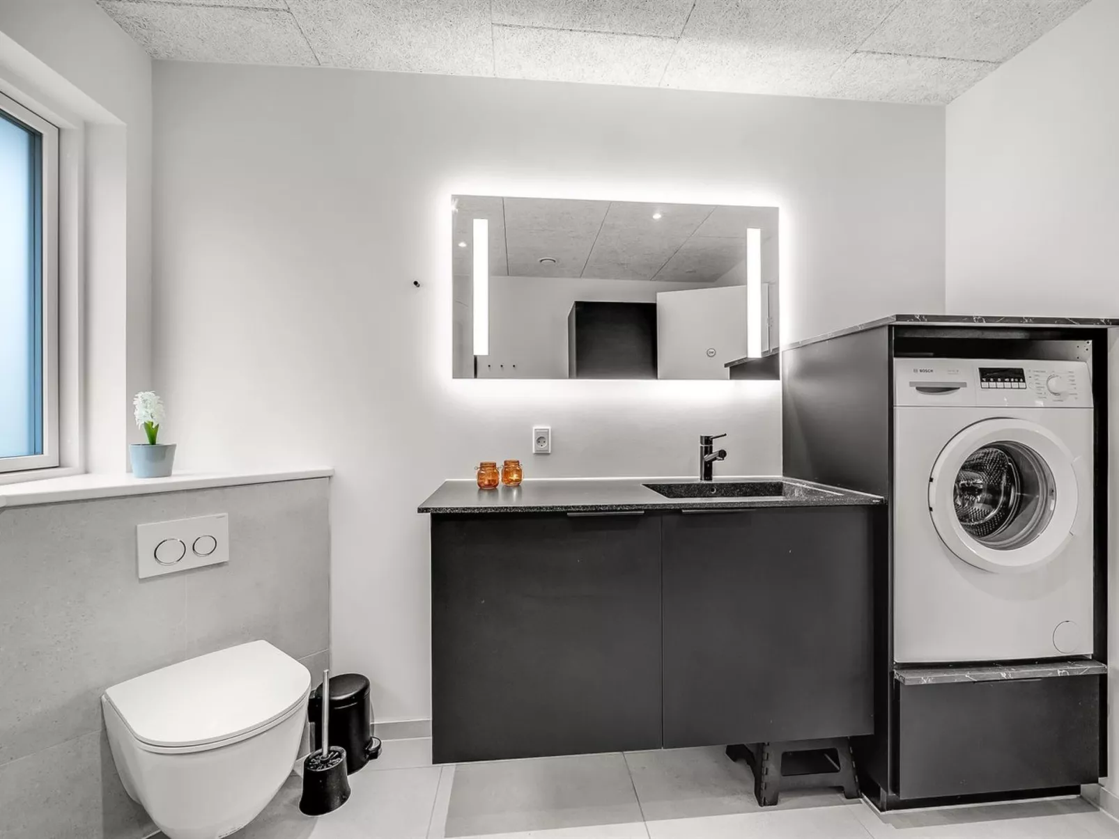 "Elisaveta" - 400m to the fjord-Drinnen