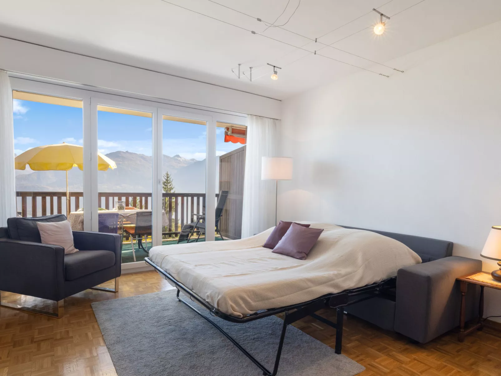 Marigny Dent-Blanche 25-Inside