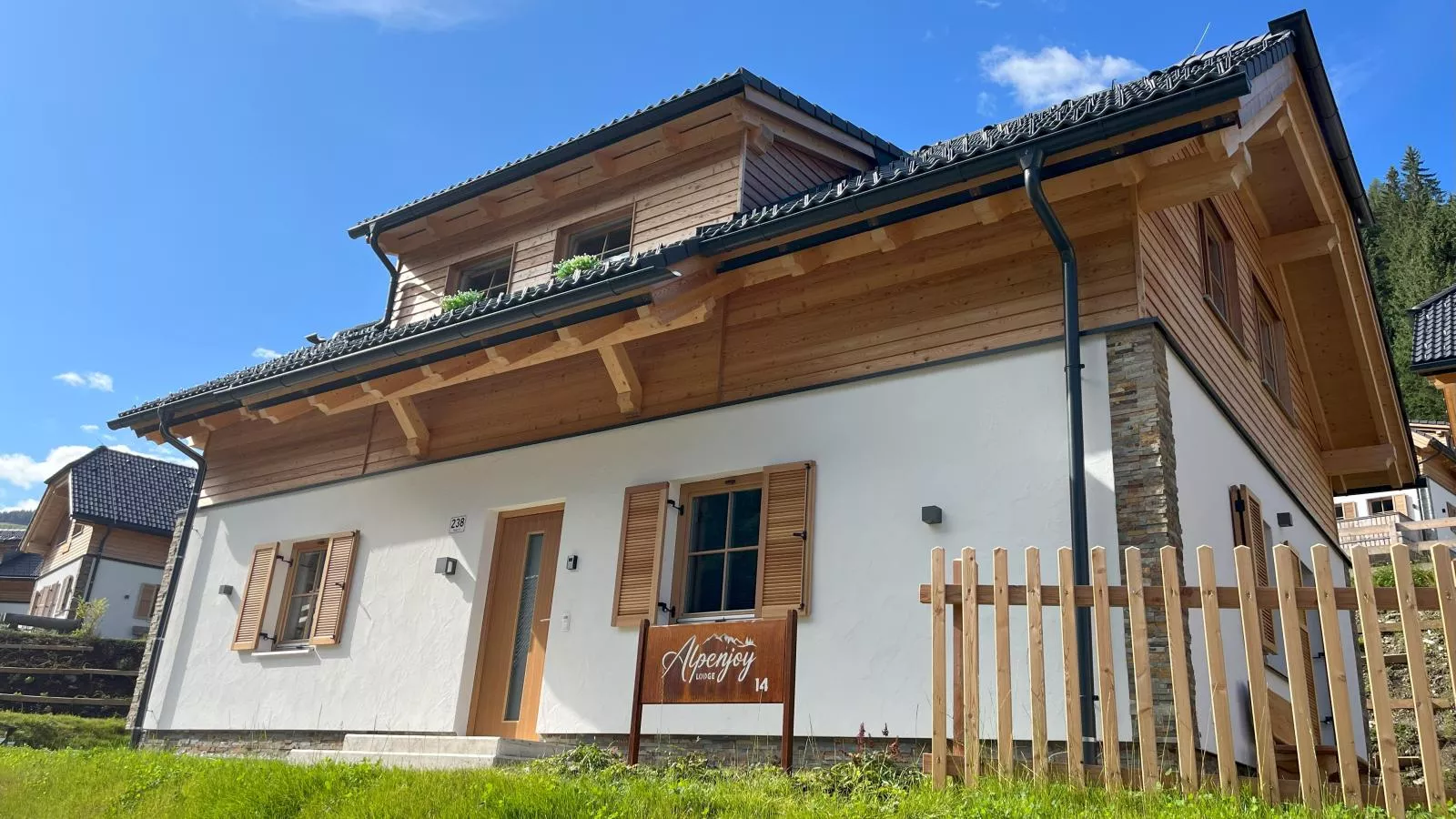 Alpenjoy Lodge-Exterior summer