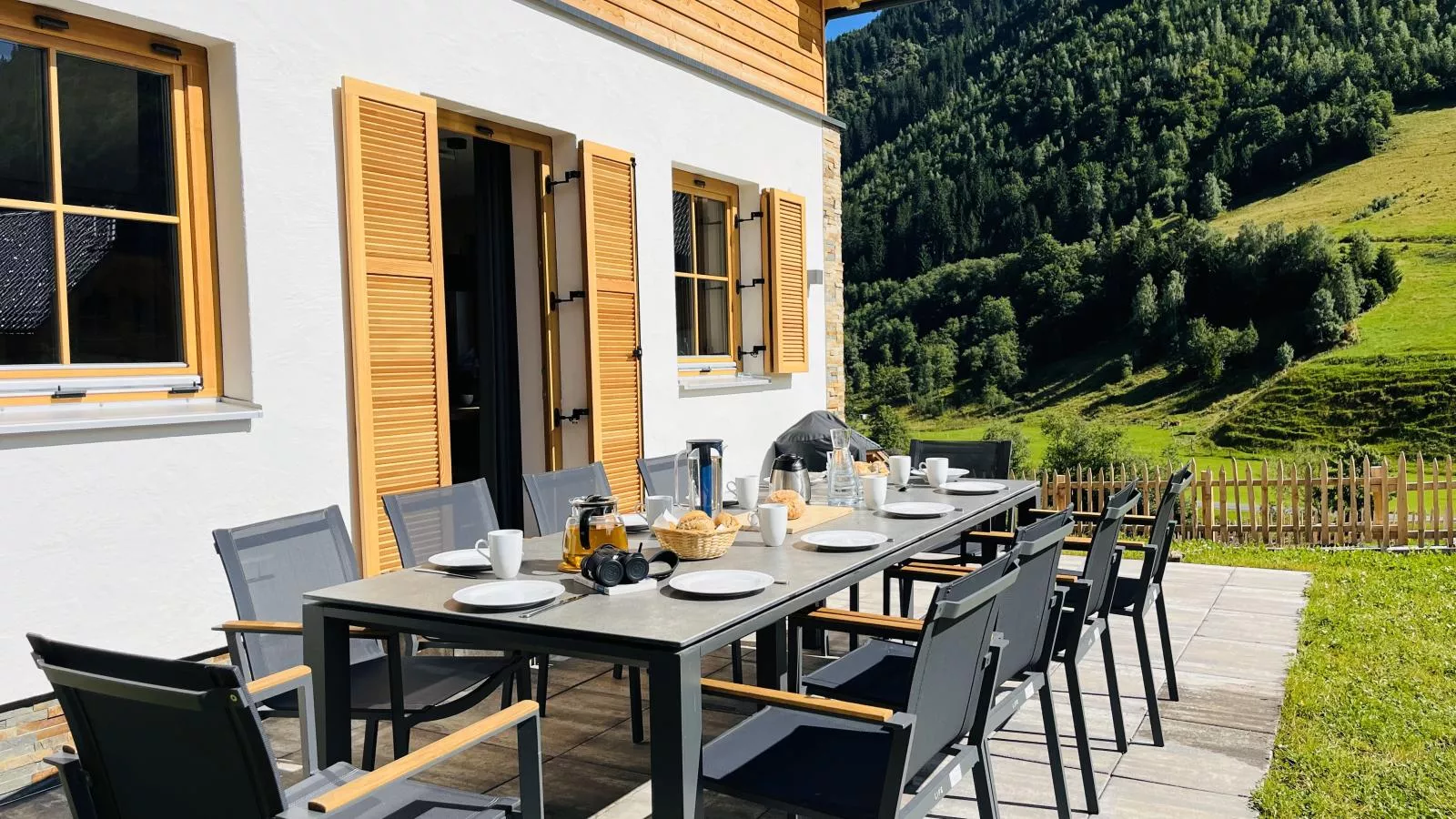 Alpenjoy Lodge-Gardens summer