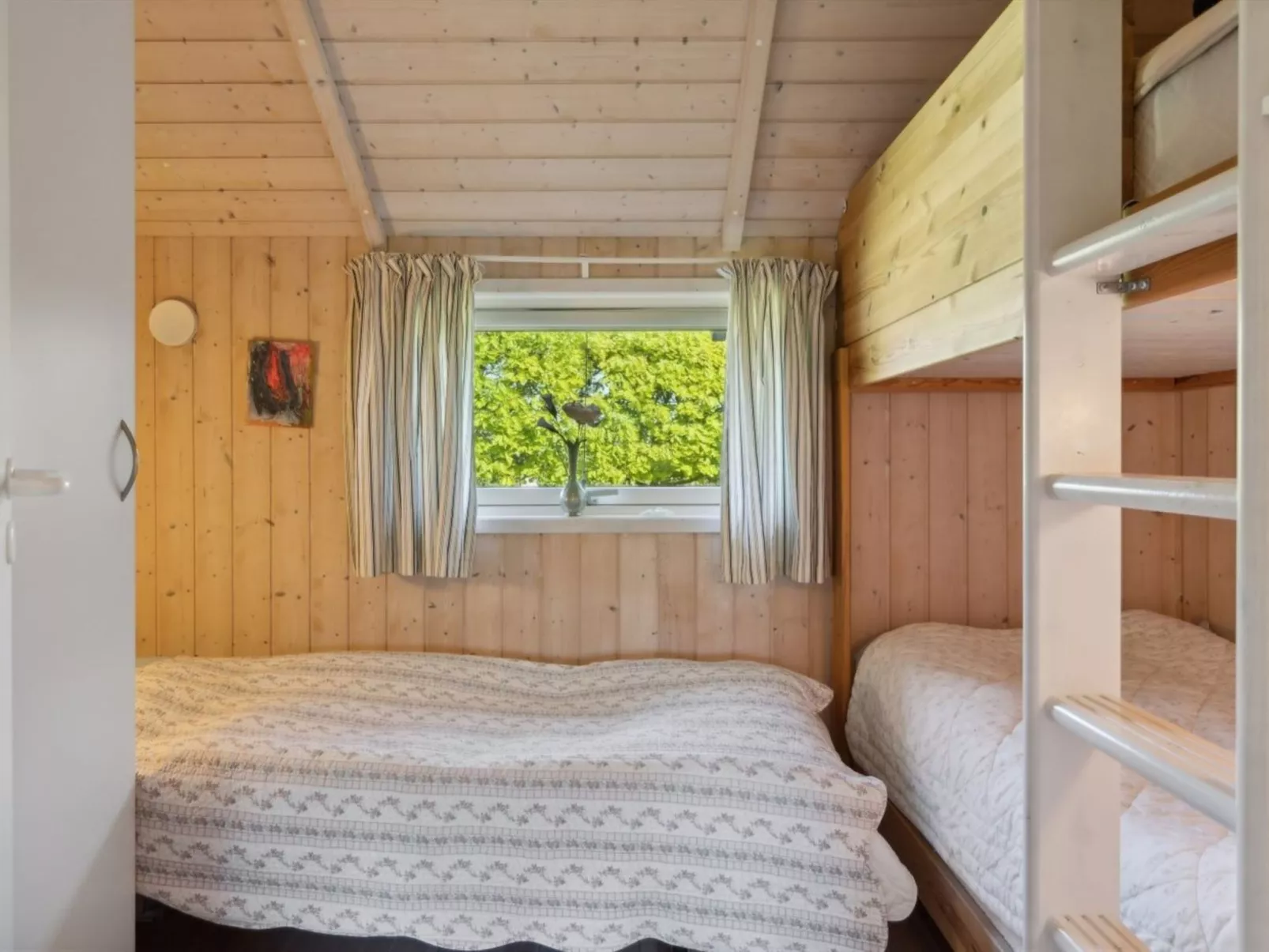 "Sukie" - 100m from the sea-Inside