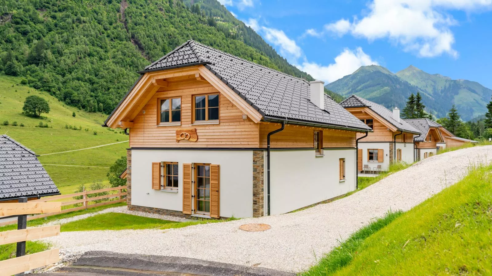 Chalet Pretzel-Exterior summer