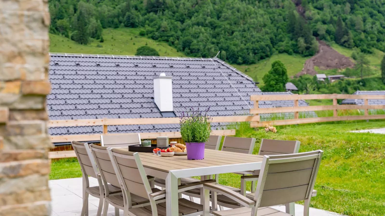 Chalet Pretzel-Terrace balcony
