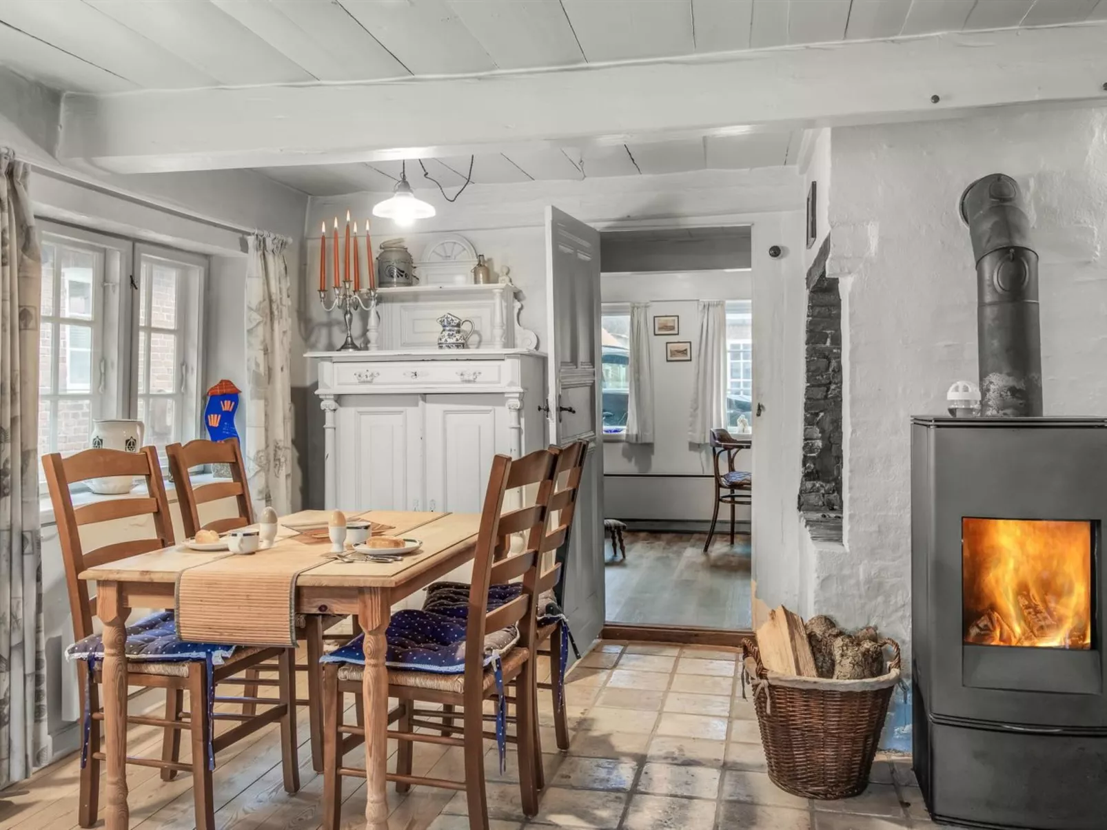 "Deik" - 25km from the sea-Drinnen