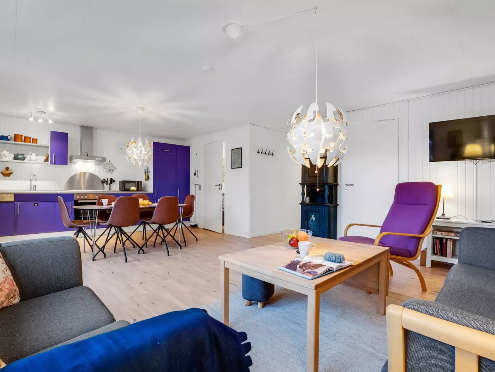 "Arise" - 700m from the sea-Drinnen