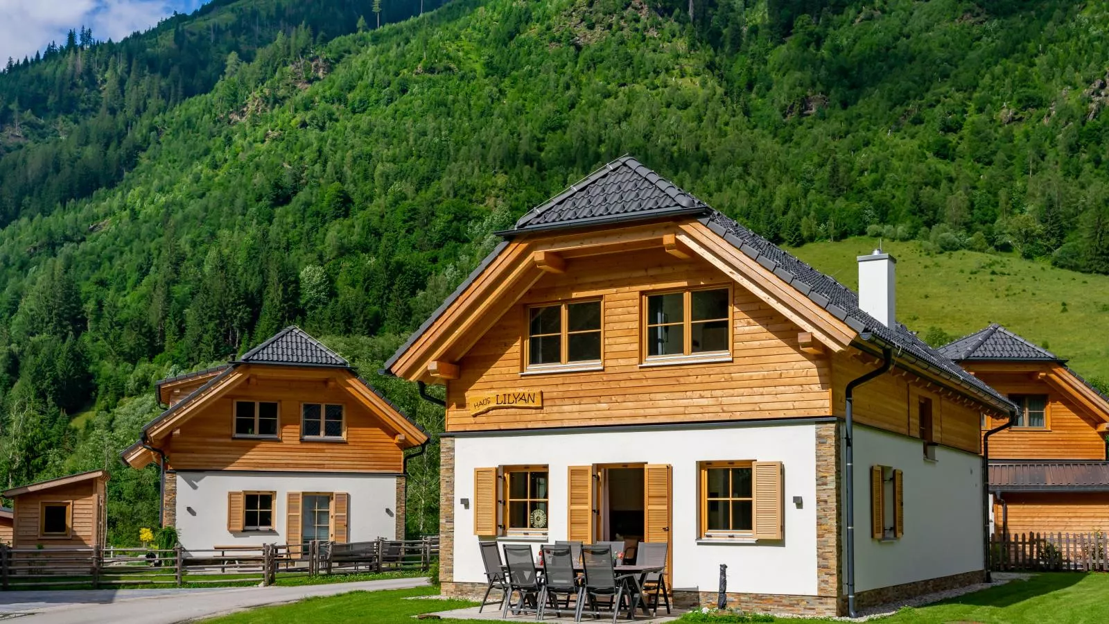 Haus Lilyan-Exterior summer