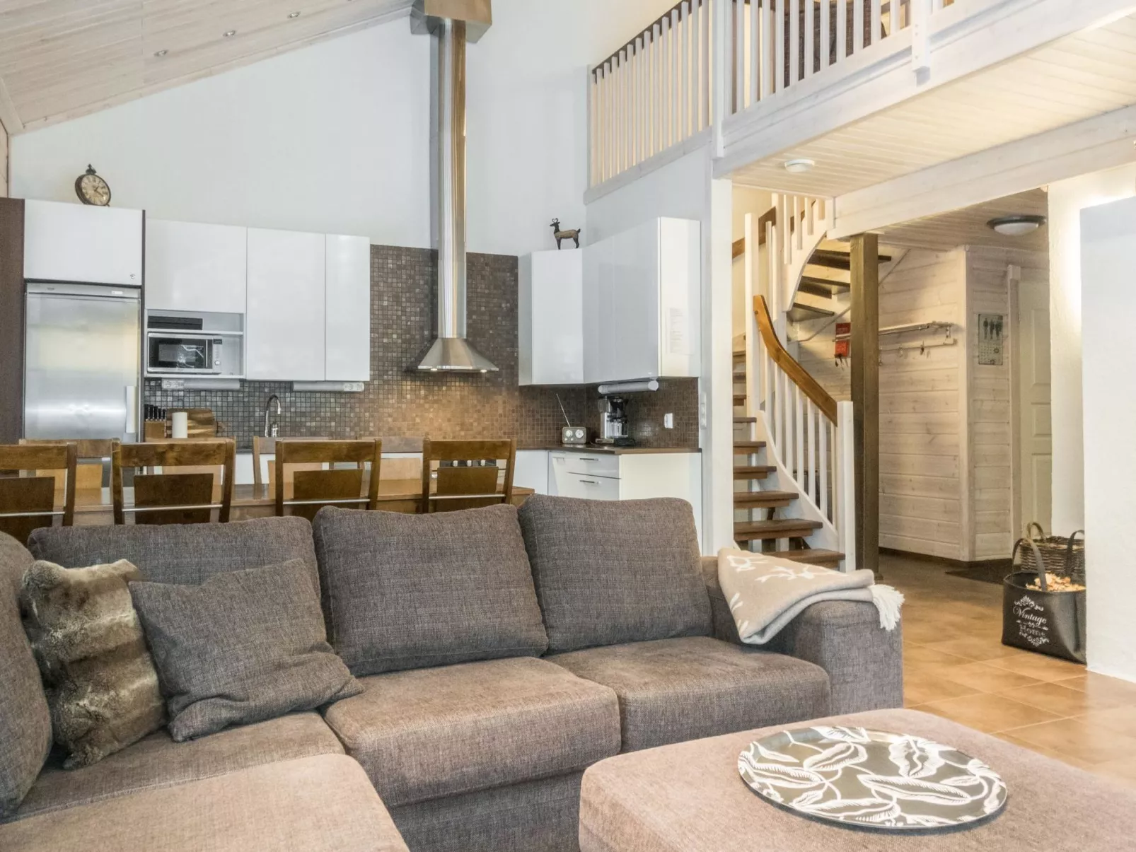 Atrin suvanto b-Dedans