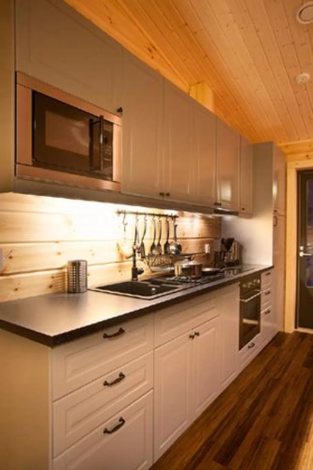 Levin revontulitaivas 2-Drinnen