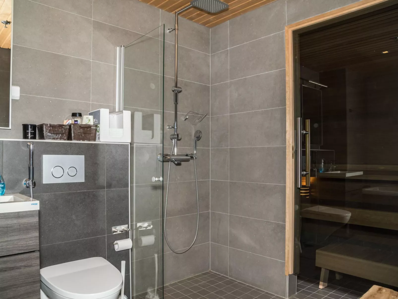 Levi hillside-Drinnen