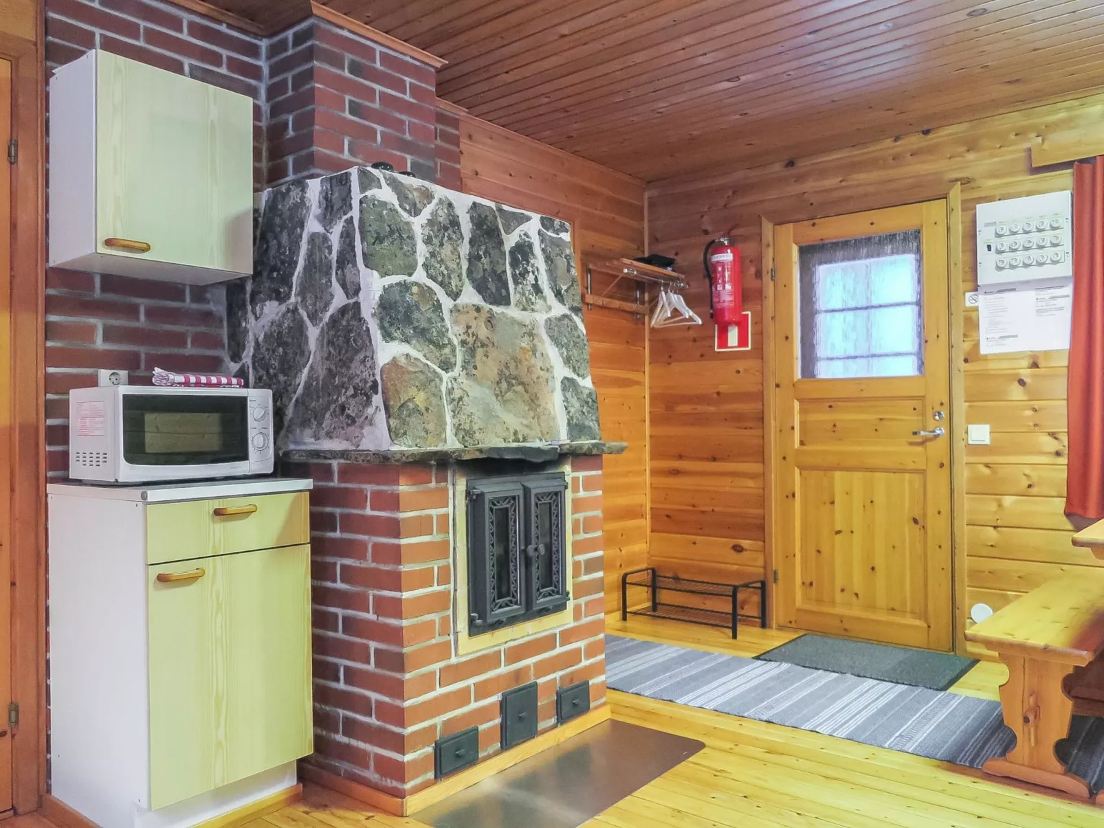 Lemmenliekki 2-Drinnen