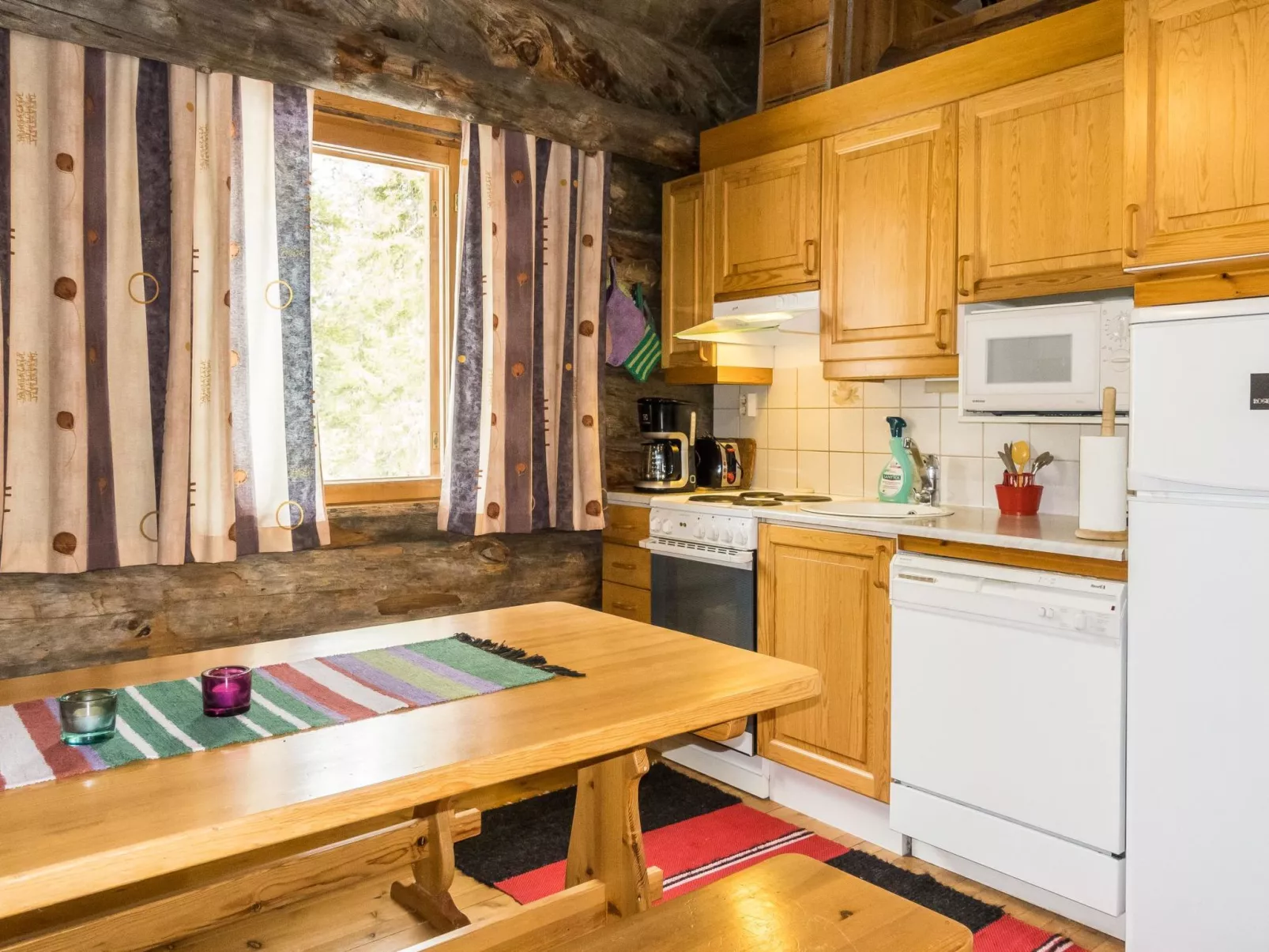 Luostonseita 1-Drinnen