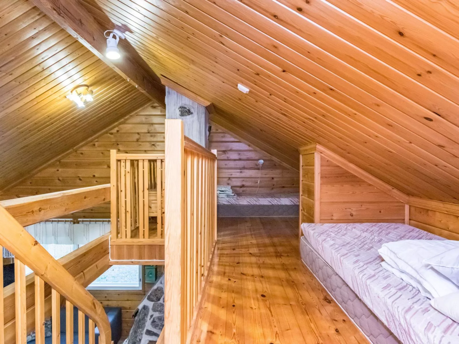 Pyhä-vuonelo-Inside