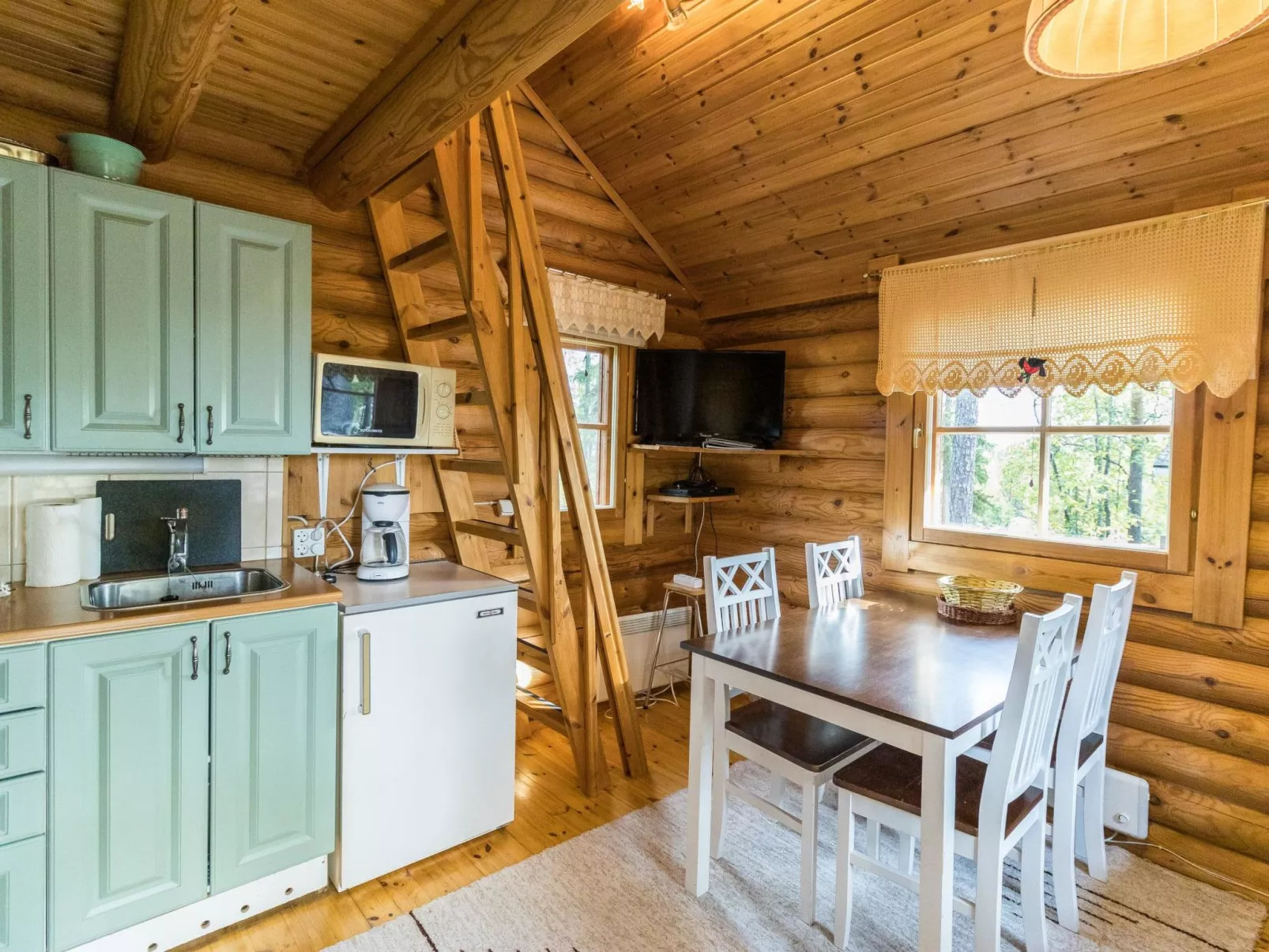 Kuukkelin tupa 1-Dedans