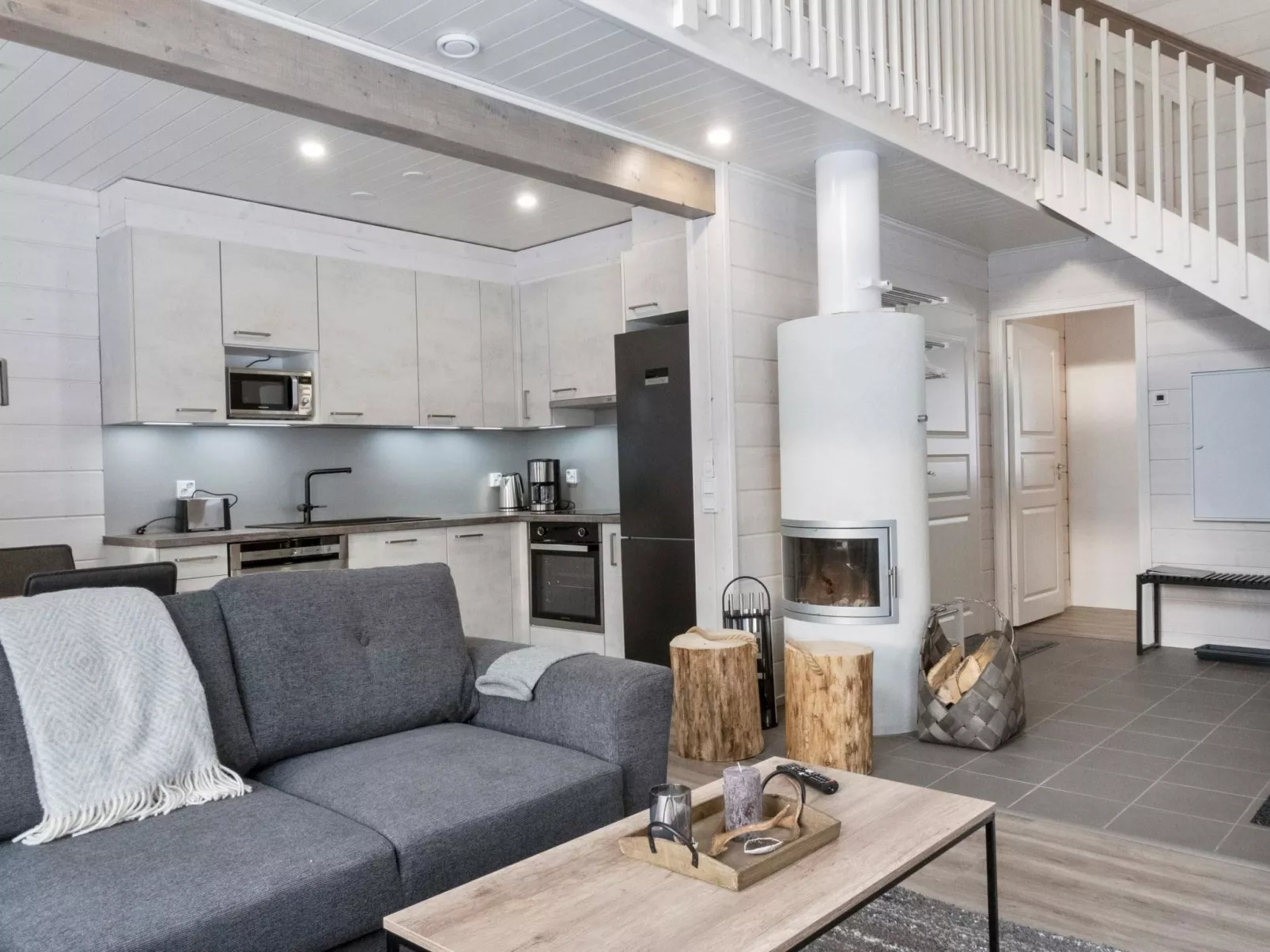 Levin ahmahovi 2b-Dedans