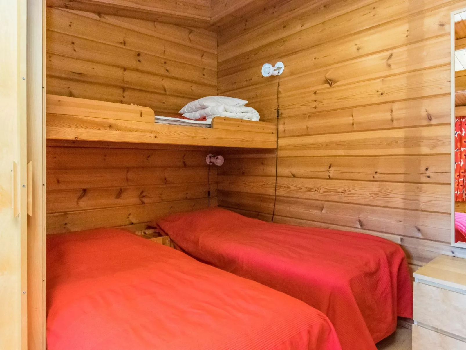 Metsänpirtti 2-Inside