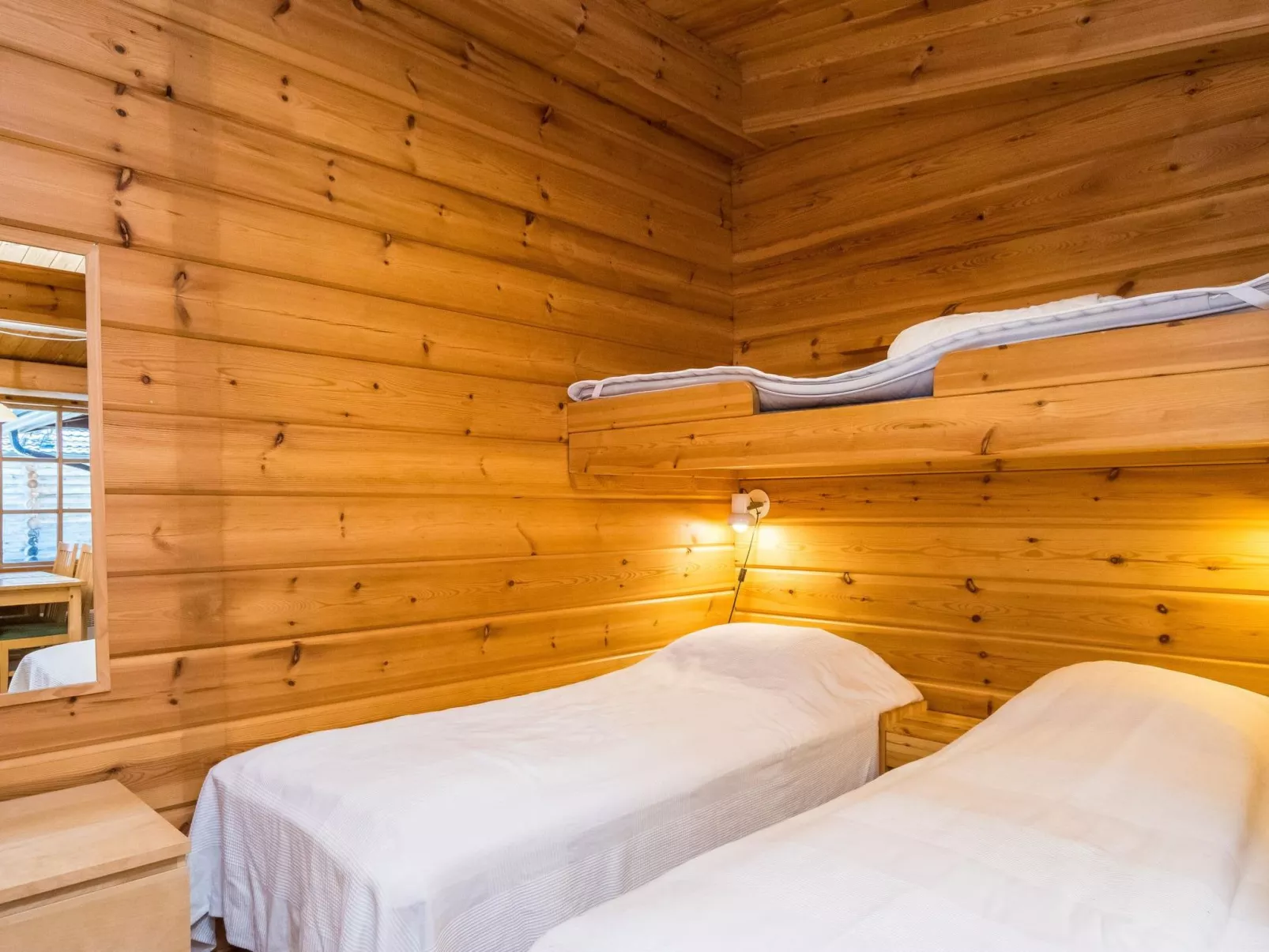 Metsänpirtti 4-Inside