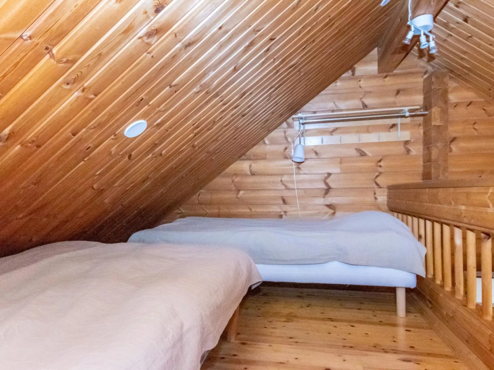 Ressipysäkki 2-Inside