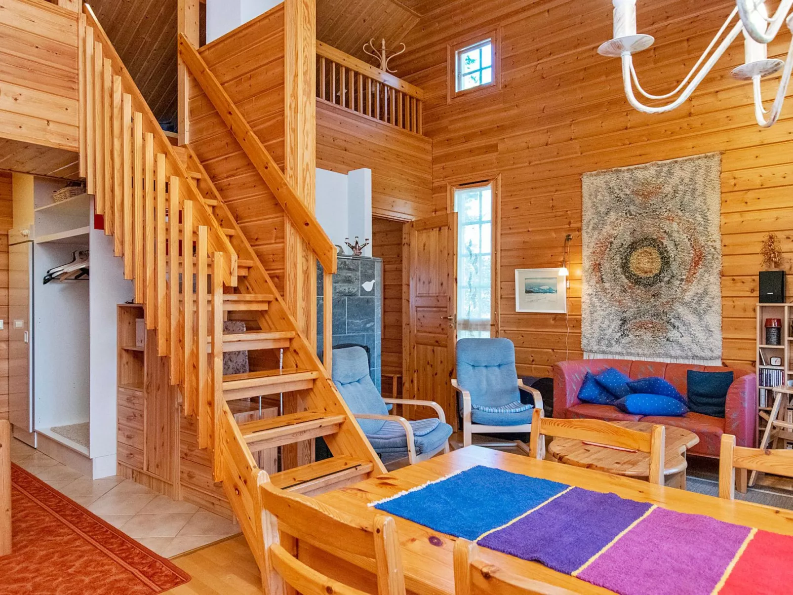 Kuksatie 7 a-Drinnen