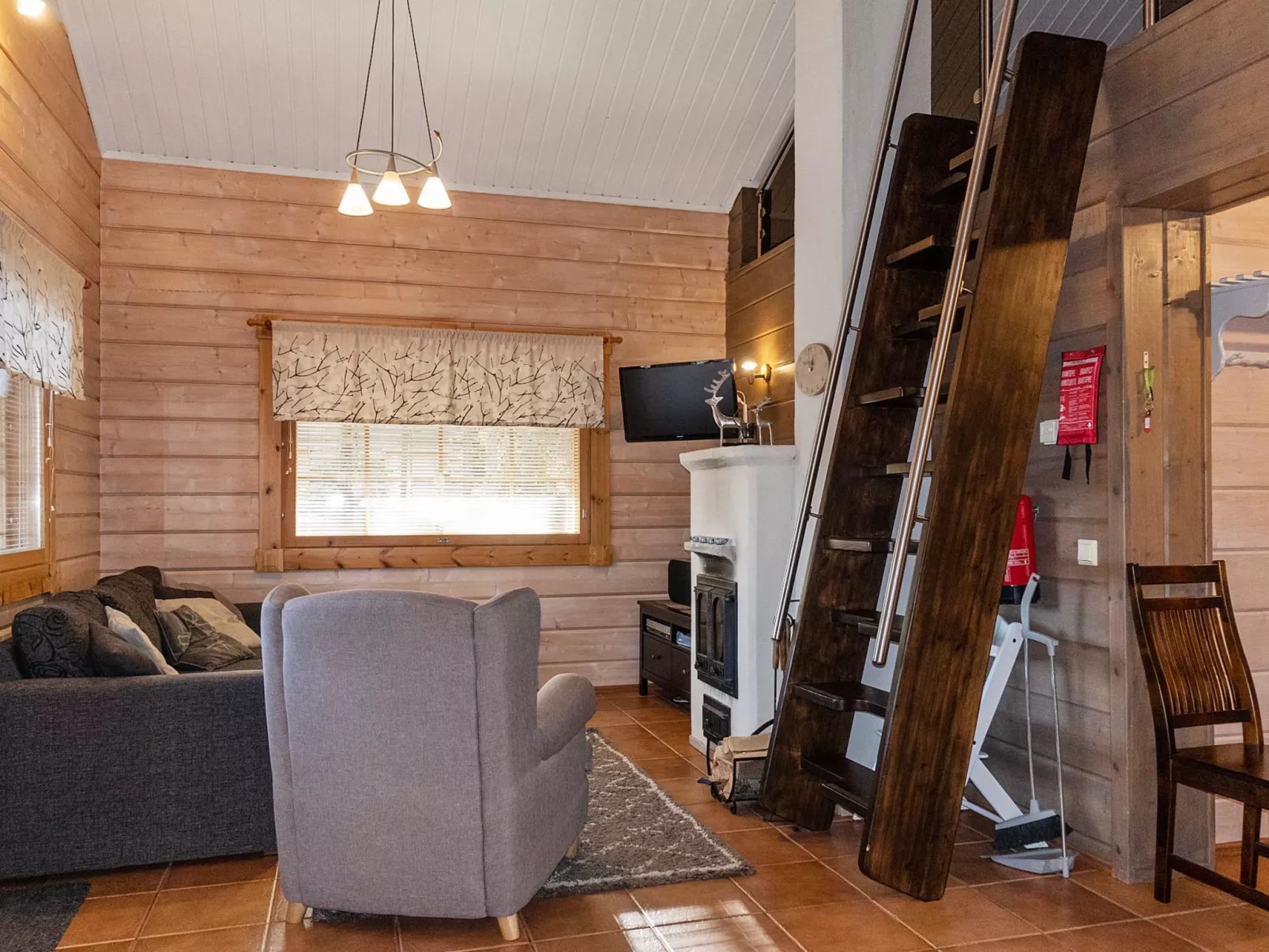 Puuhapirtti 1-Drinnen