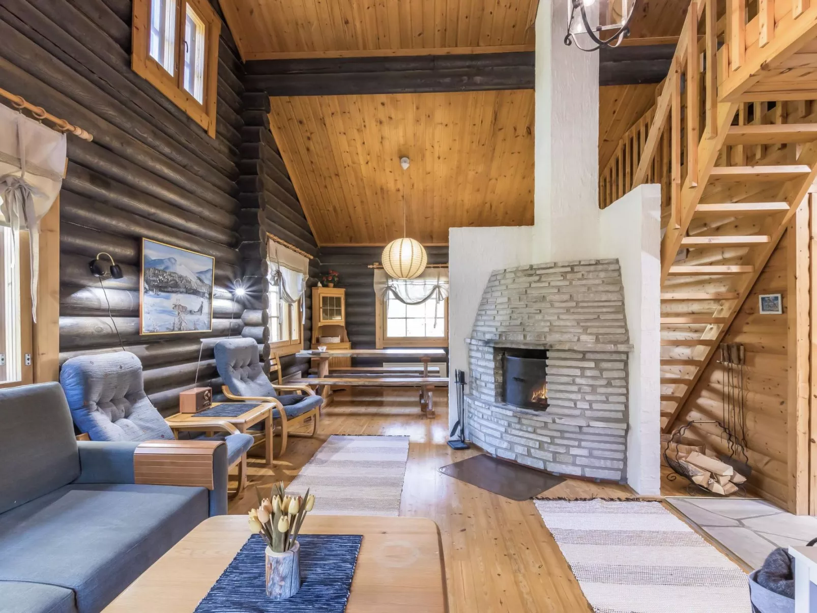 Mötönpesä 2-Drinnen