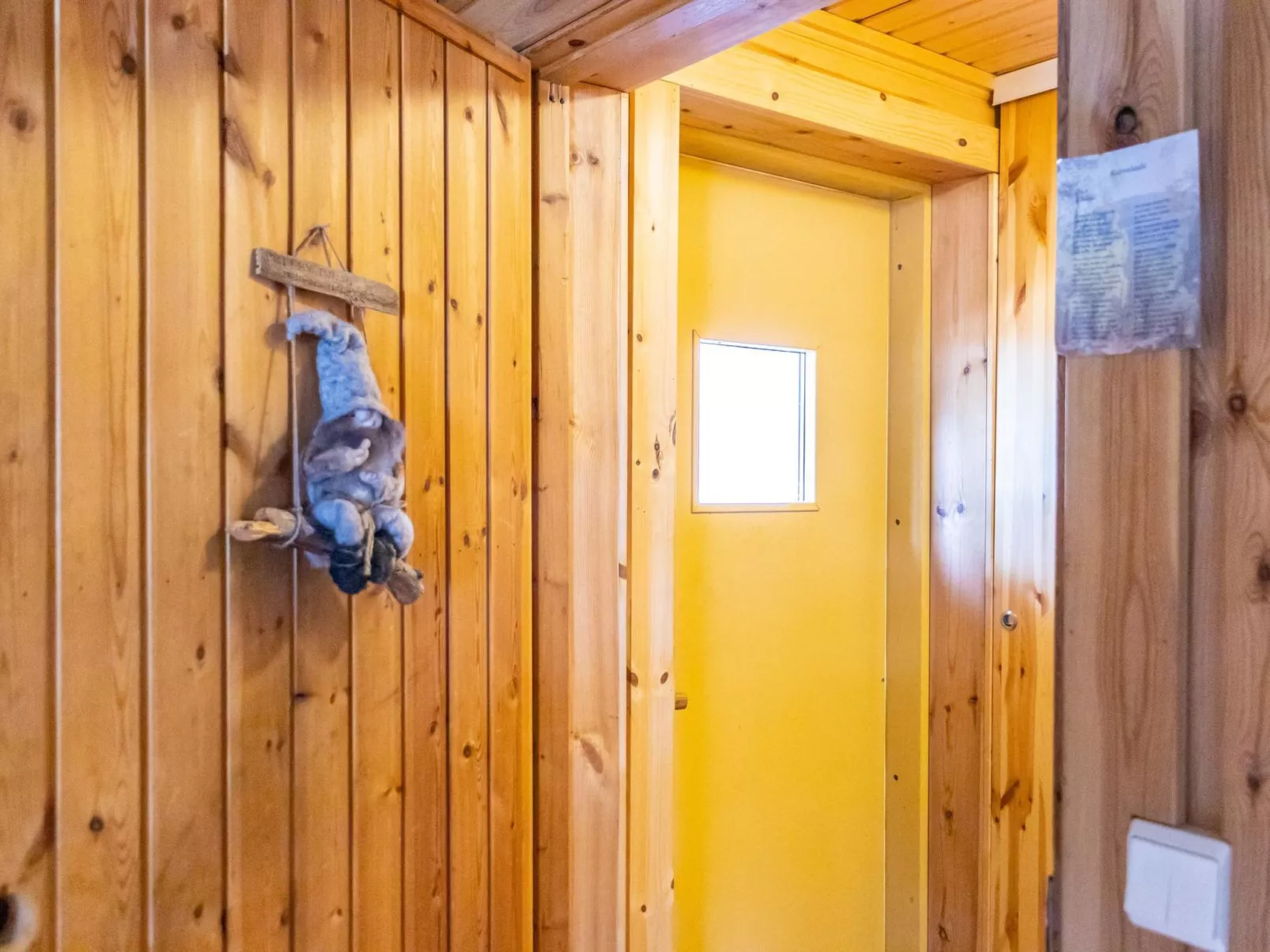 Pyhä pikkukarhu-Inside