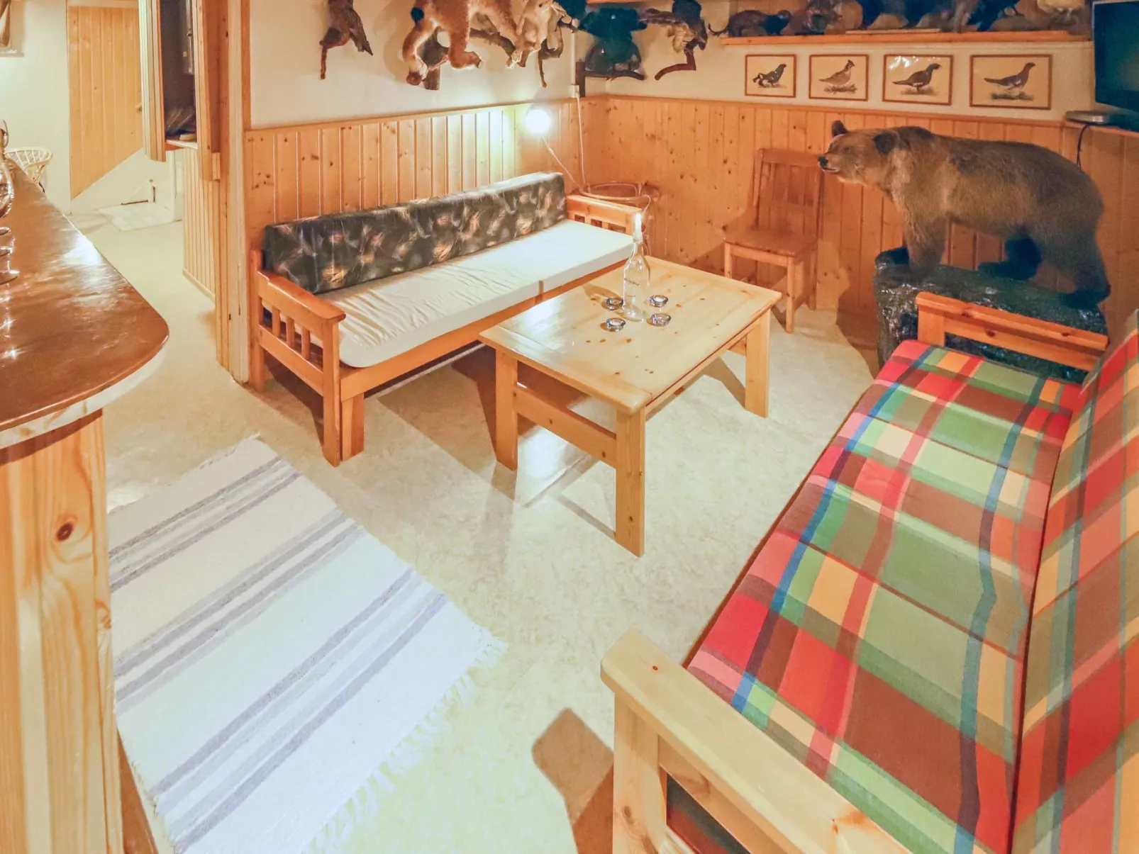 Lövgårdenin lohimaja-Inside