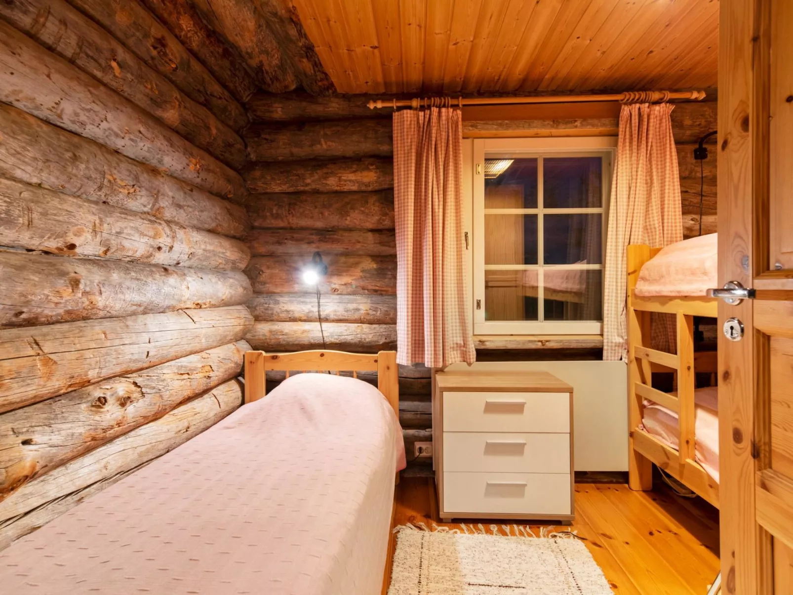 Lomaylläs d59 /palovaarankaarre 13 a-Dedans