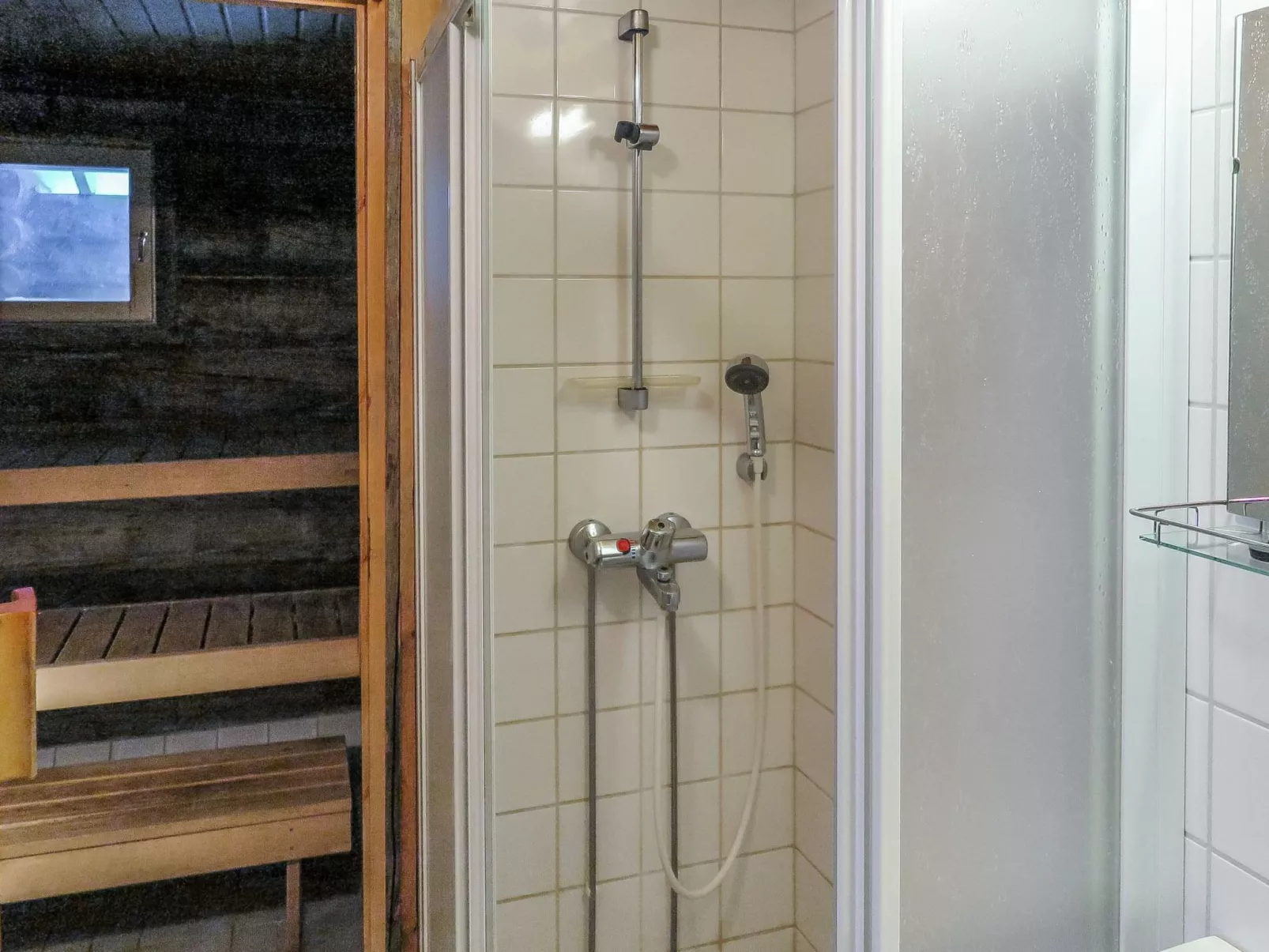 Lomaylläs a 13 / hotellintie 1 a-Drinnen