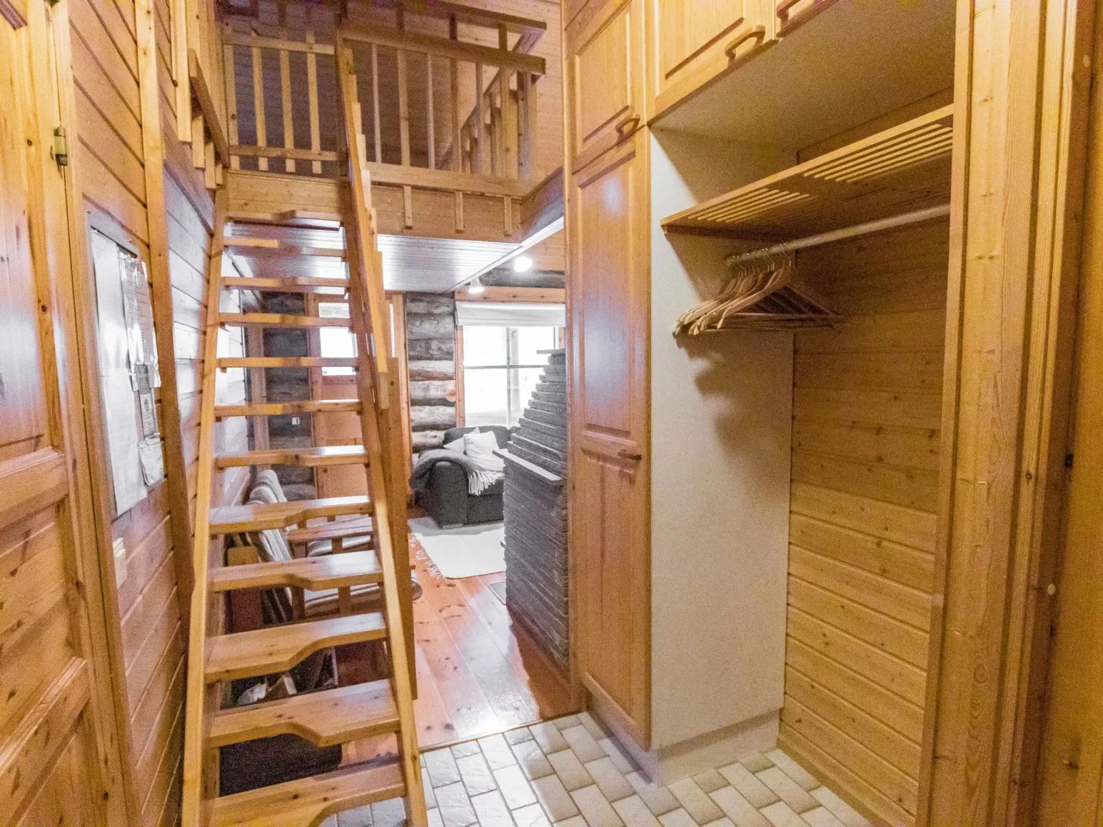 Ylläsrova b5 / kasku-Dedans