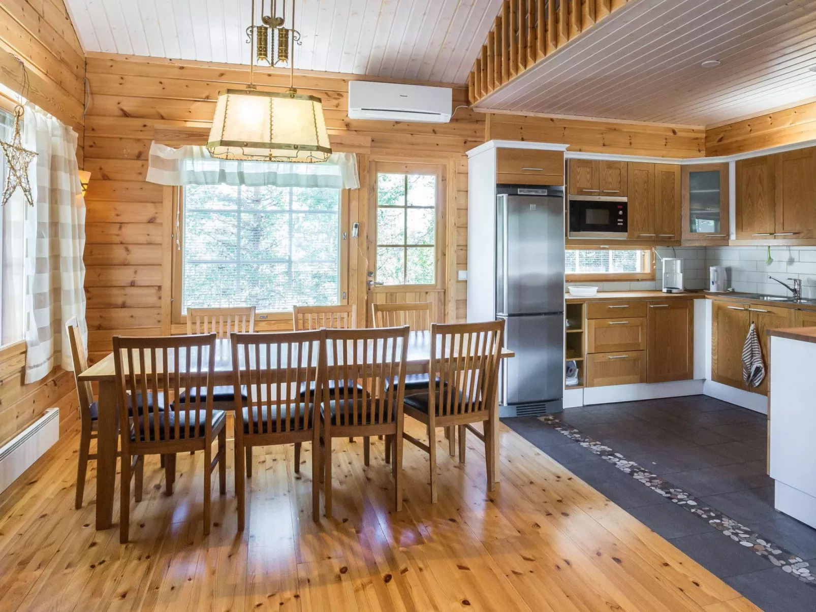 Lomaylläs / hankipolku 2-Inside