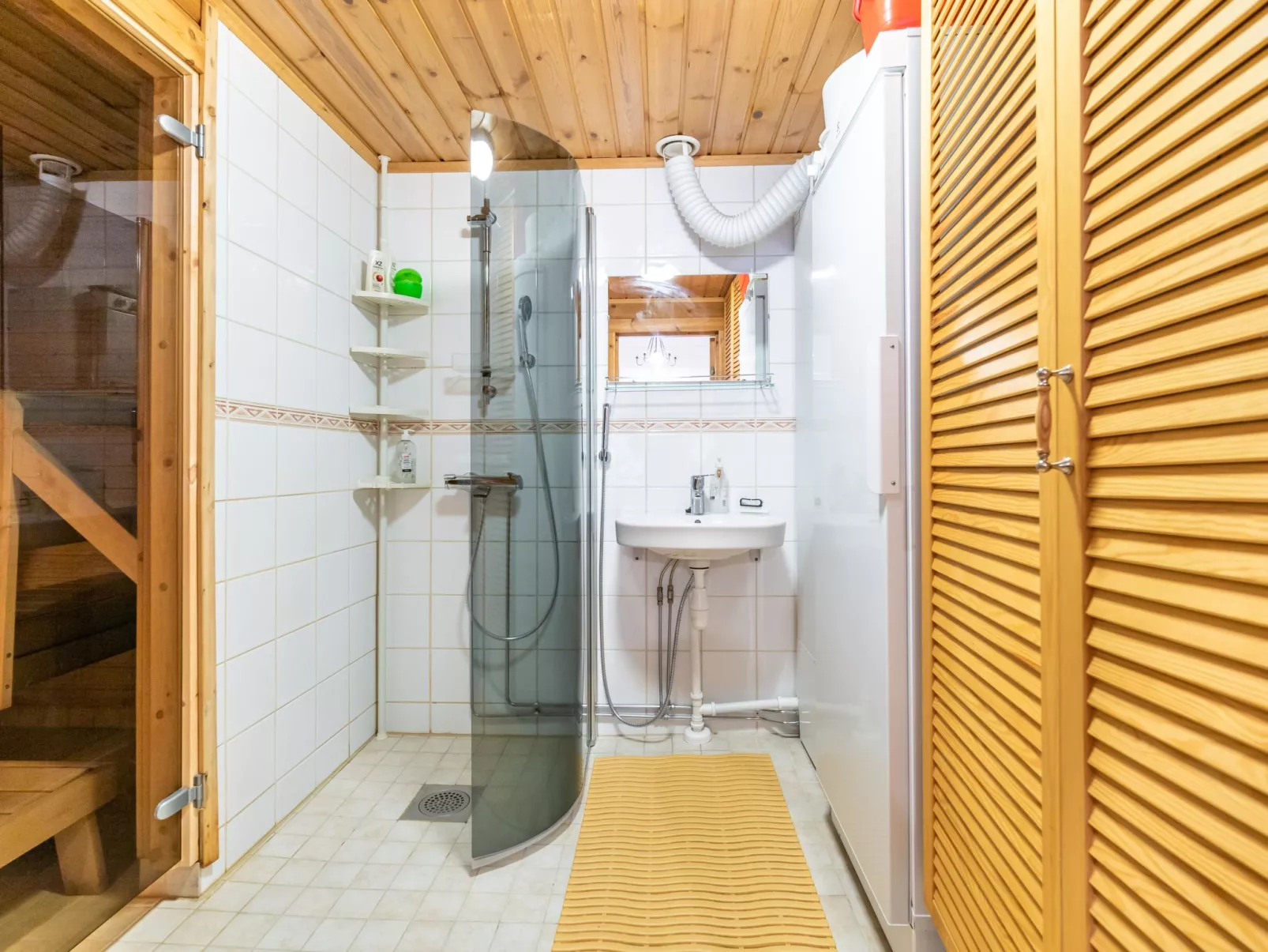 Lomaylläs h105 / pistopolku 2a-Inside