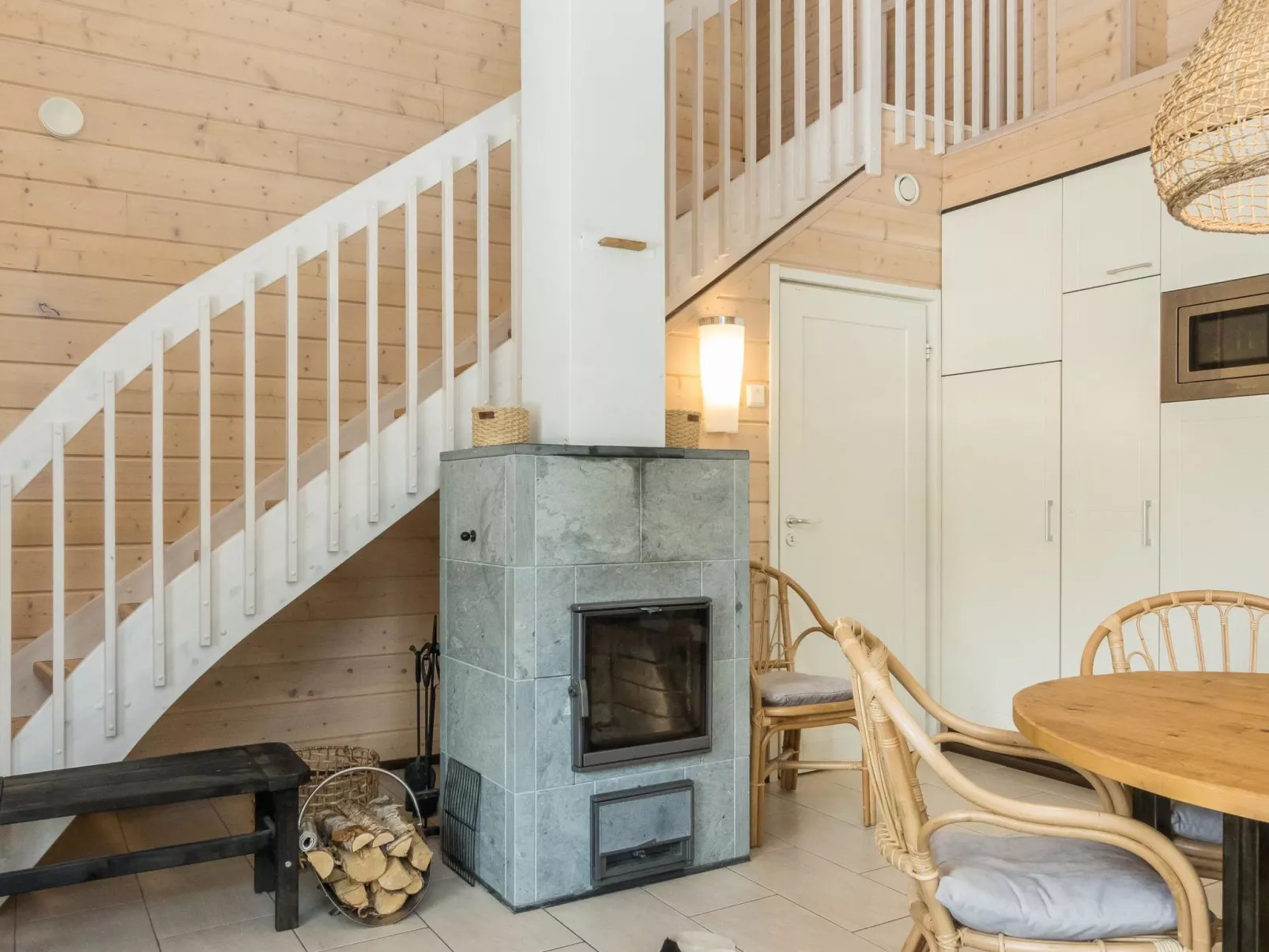 Sointuilevi j 38-Inside