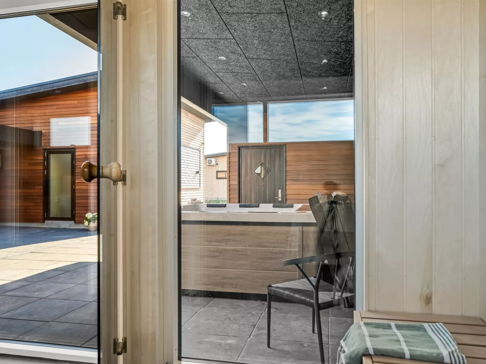 "Ilze" -  from the sea-Drinnen