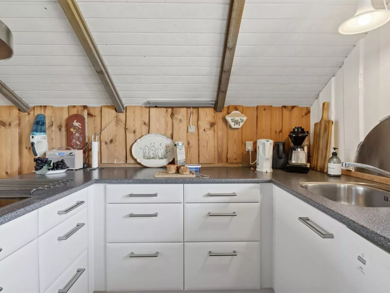 "Bernadine" - 400m from the sea-Inside