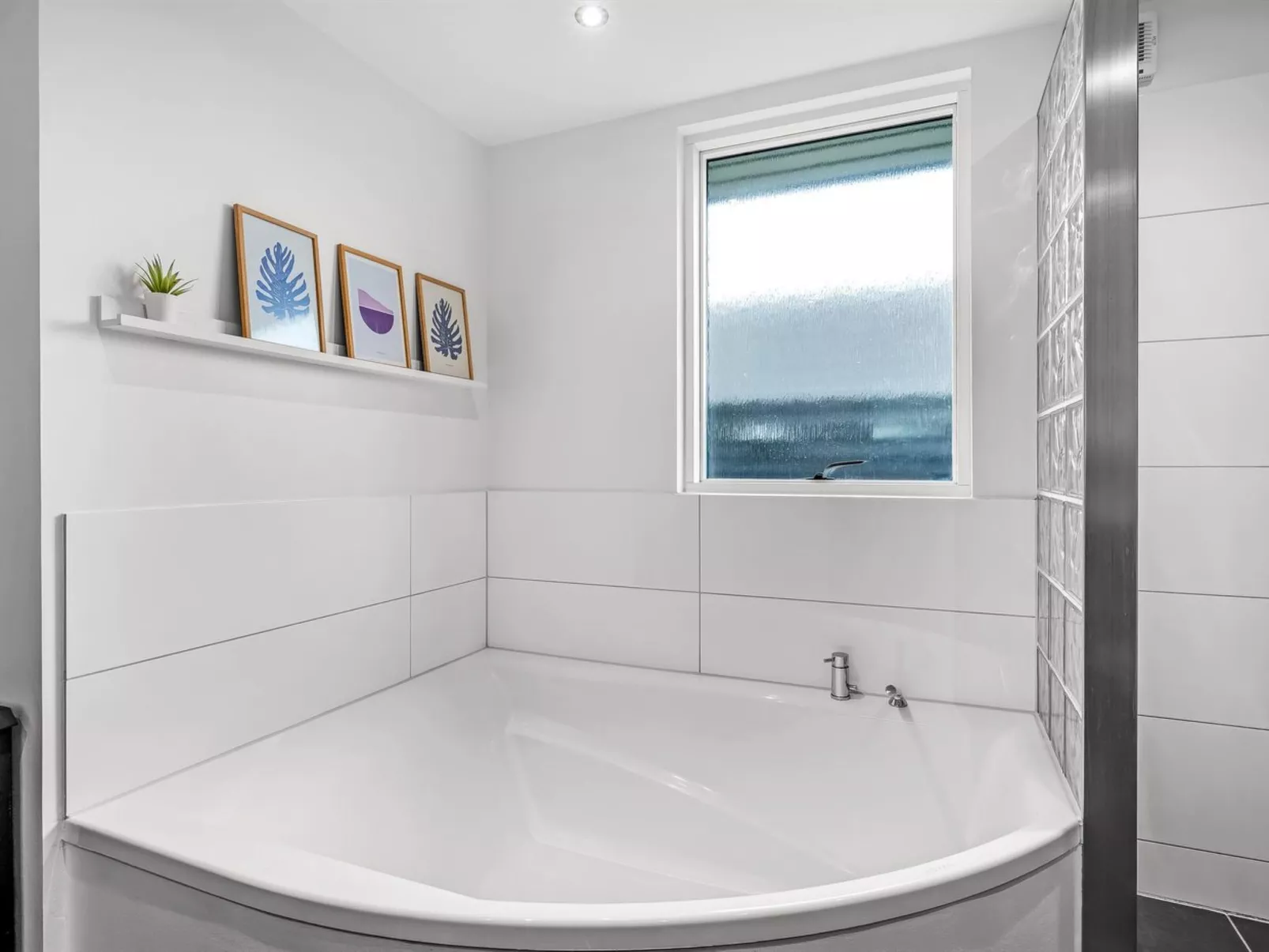 "Carlie" - 250m to the fjord-Inside