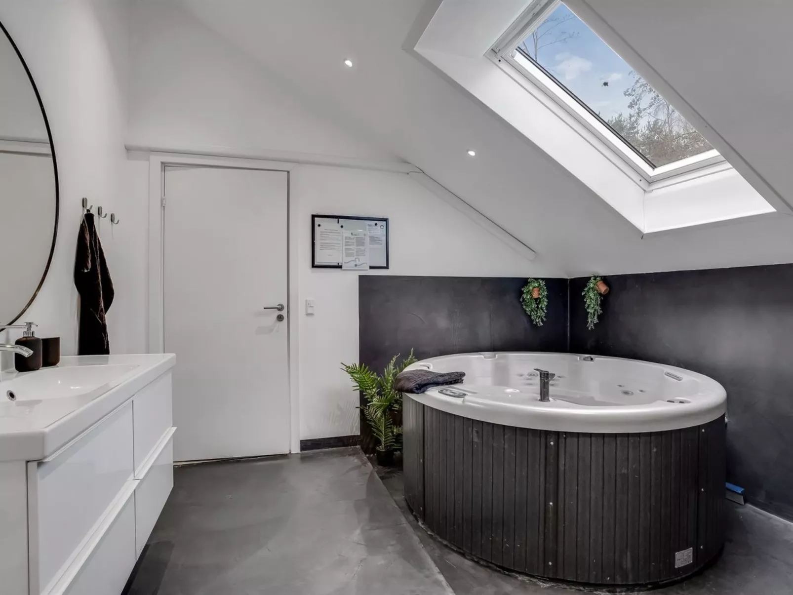 "Srebrenka" - 900m from the sea-Inside