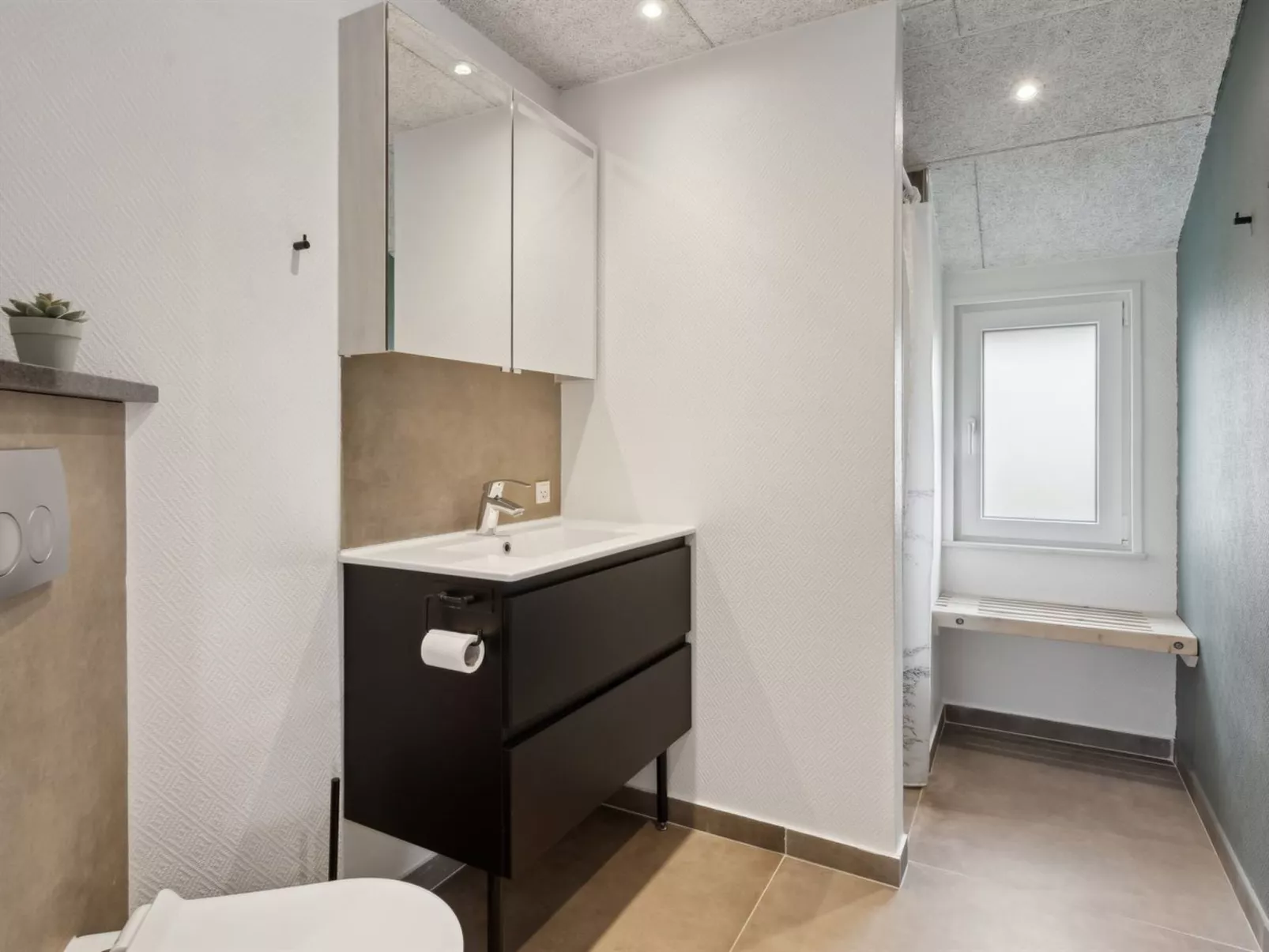 "Akira" - 250m from the sea-Inside