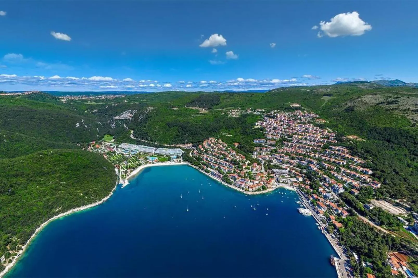 Apartment Mirna with Pool and Lovely Garden-Zones été à 20 km