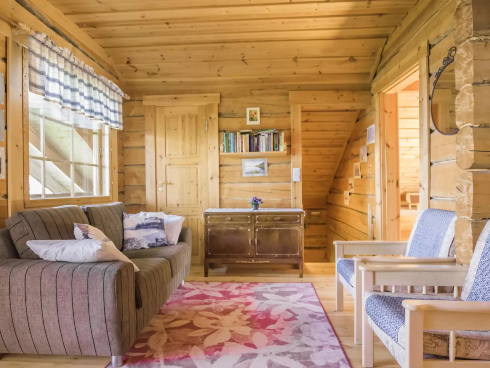 Karjalan kelohuvila-Drinnen