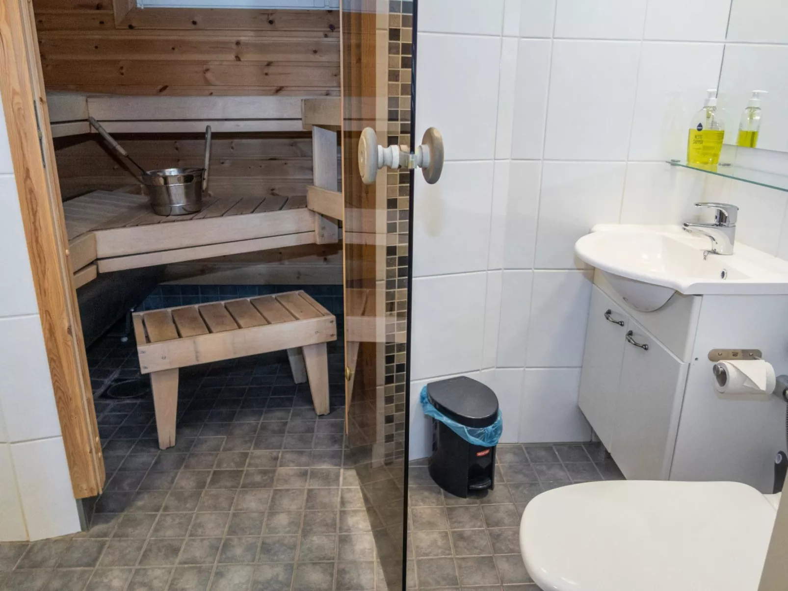 Ruka snow and sun 2-Inside